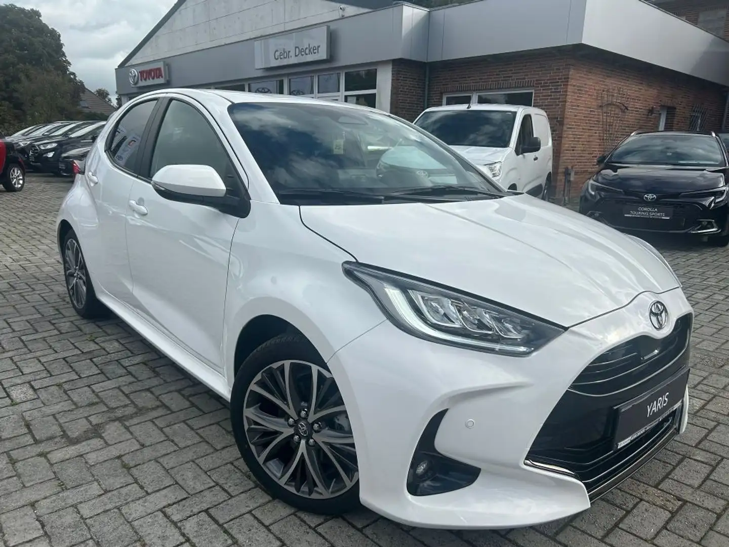 Toyota Yaris Hybrid 130 1.5 VVT-i Style Weiß - 1