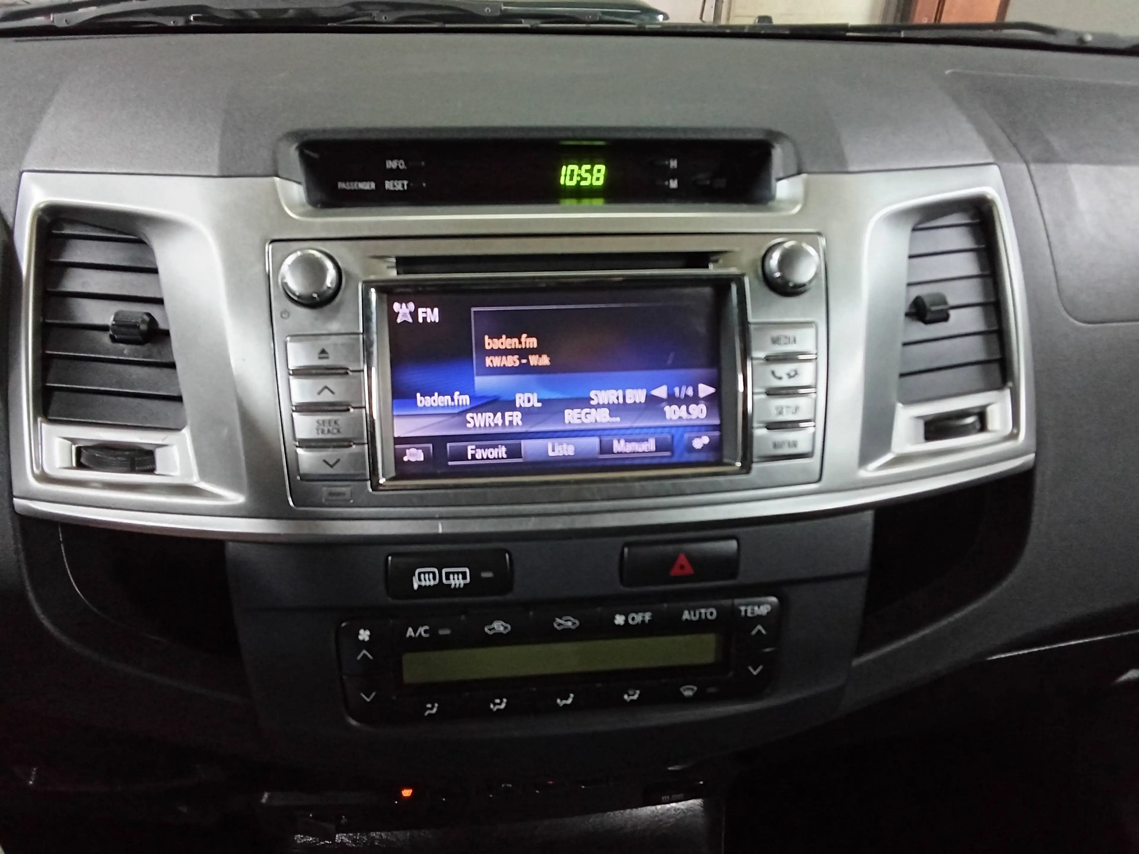Toyota Hilux Double Cab Life 4x4 — photo 12
