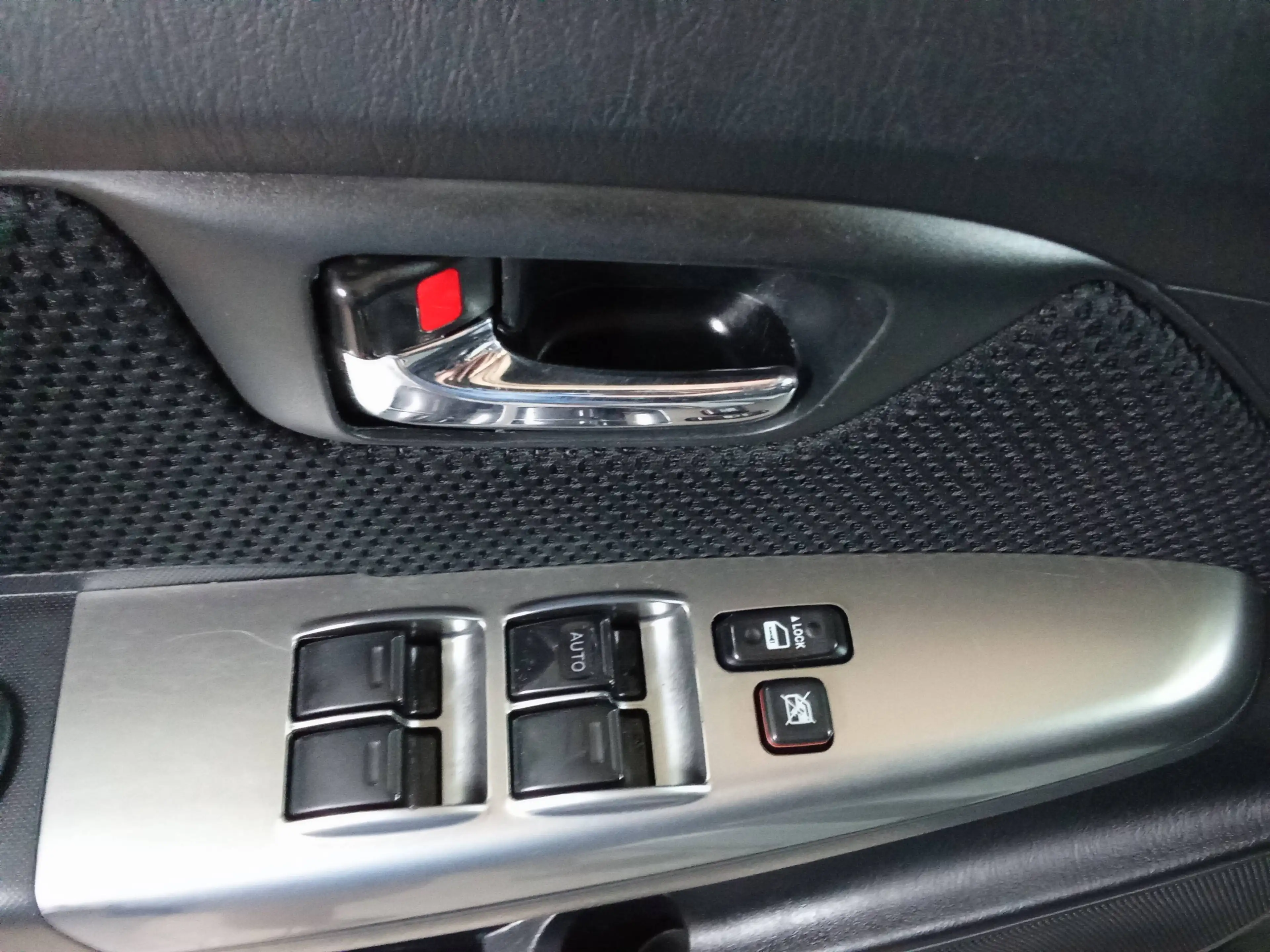 Toyota Hilux Double Cab Life 4x4 — photo 10