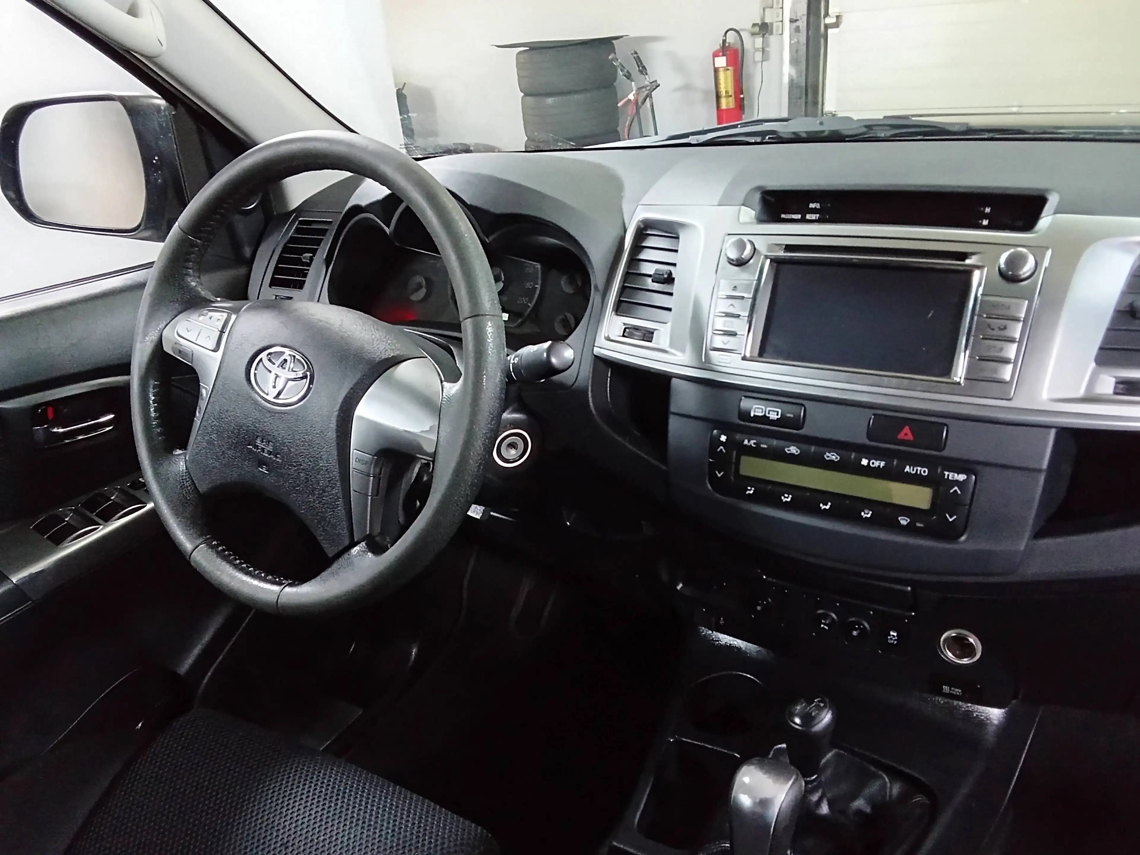 Toyota Hilux Double Cab Life 4x4 — photo 9