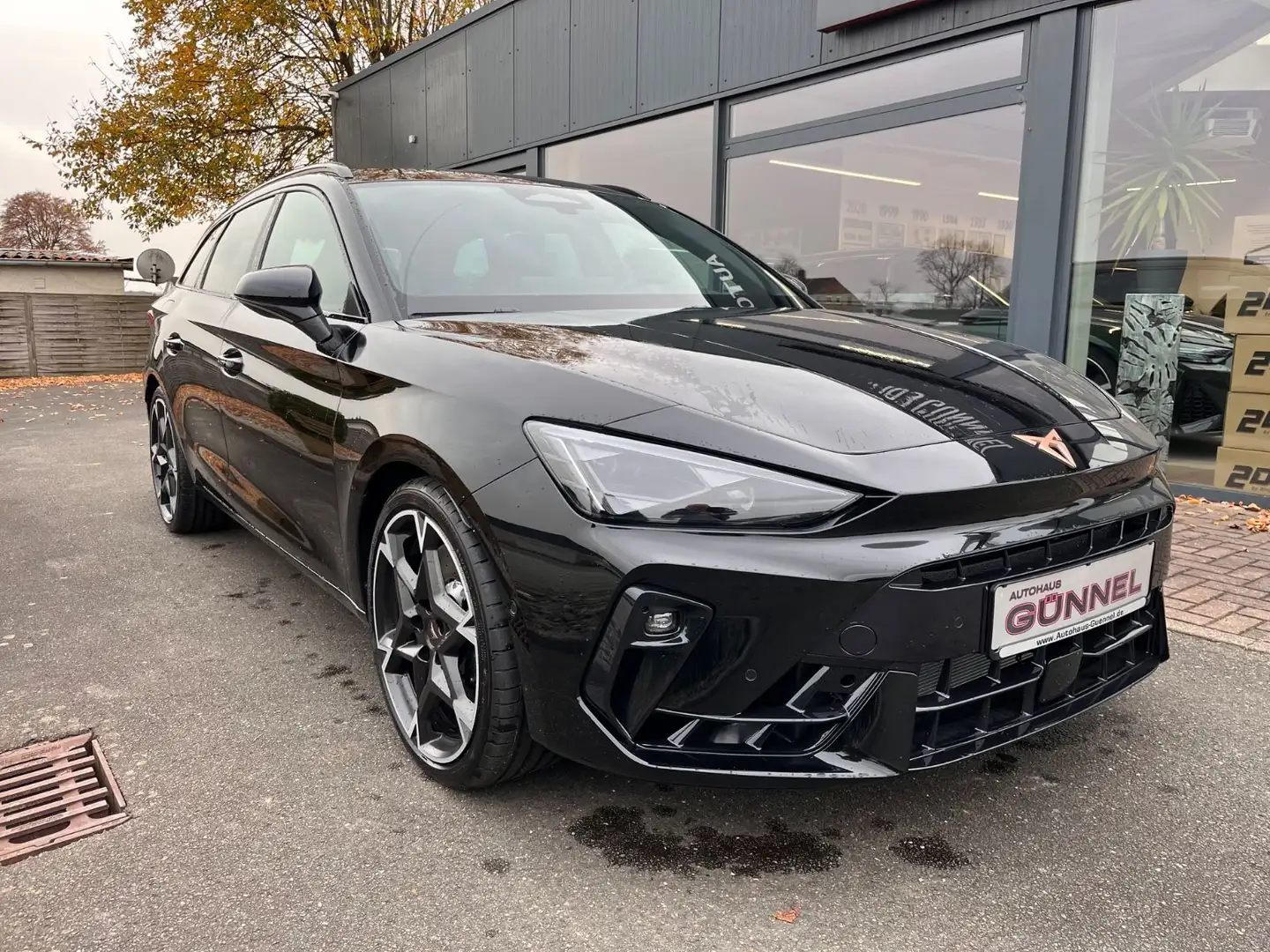 CUPRA Leon ST 2.0 TSI 245 kW 4Drive VZ NAVI+MATRIX+XL Schwarz - 1