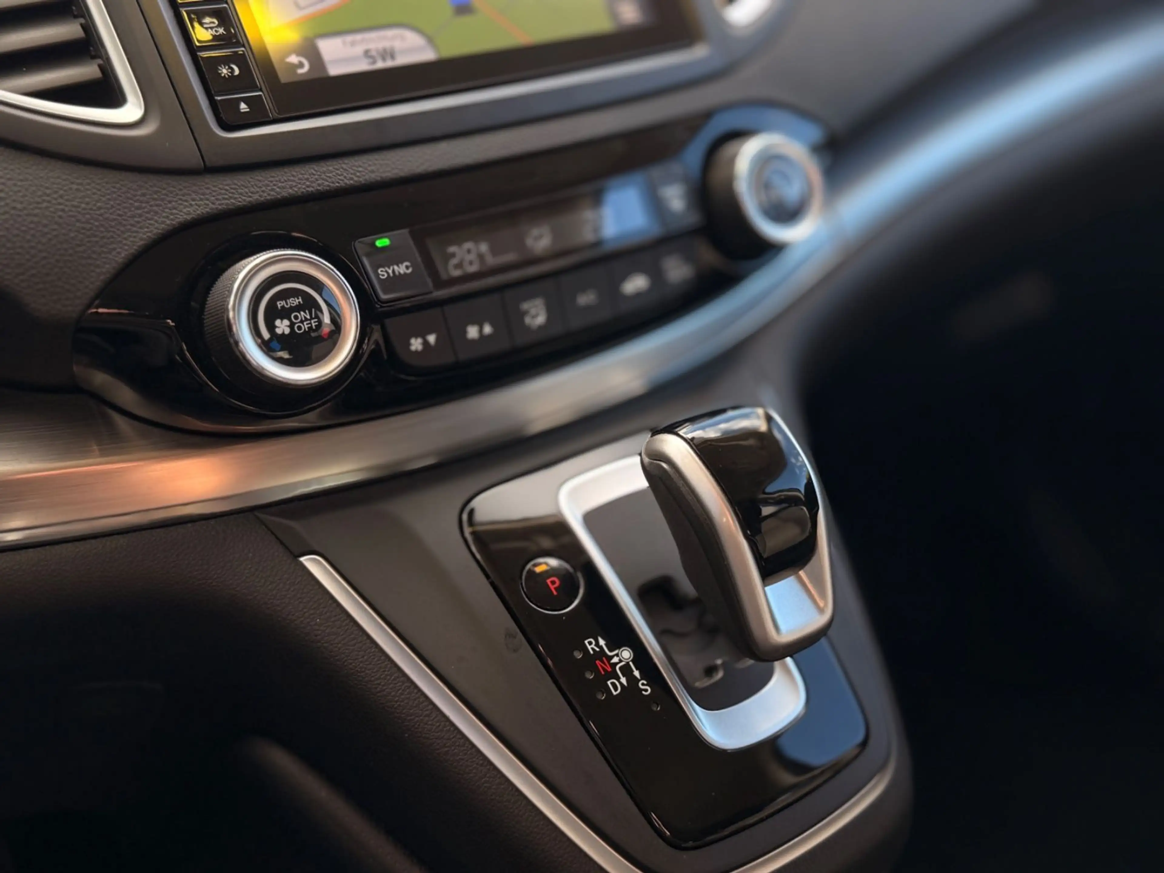 Honda CR-V Elegance 4WD 1.6 DTEC Aut. SHZ AHK Kamera — photo 12