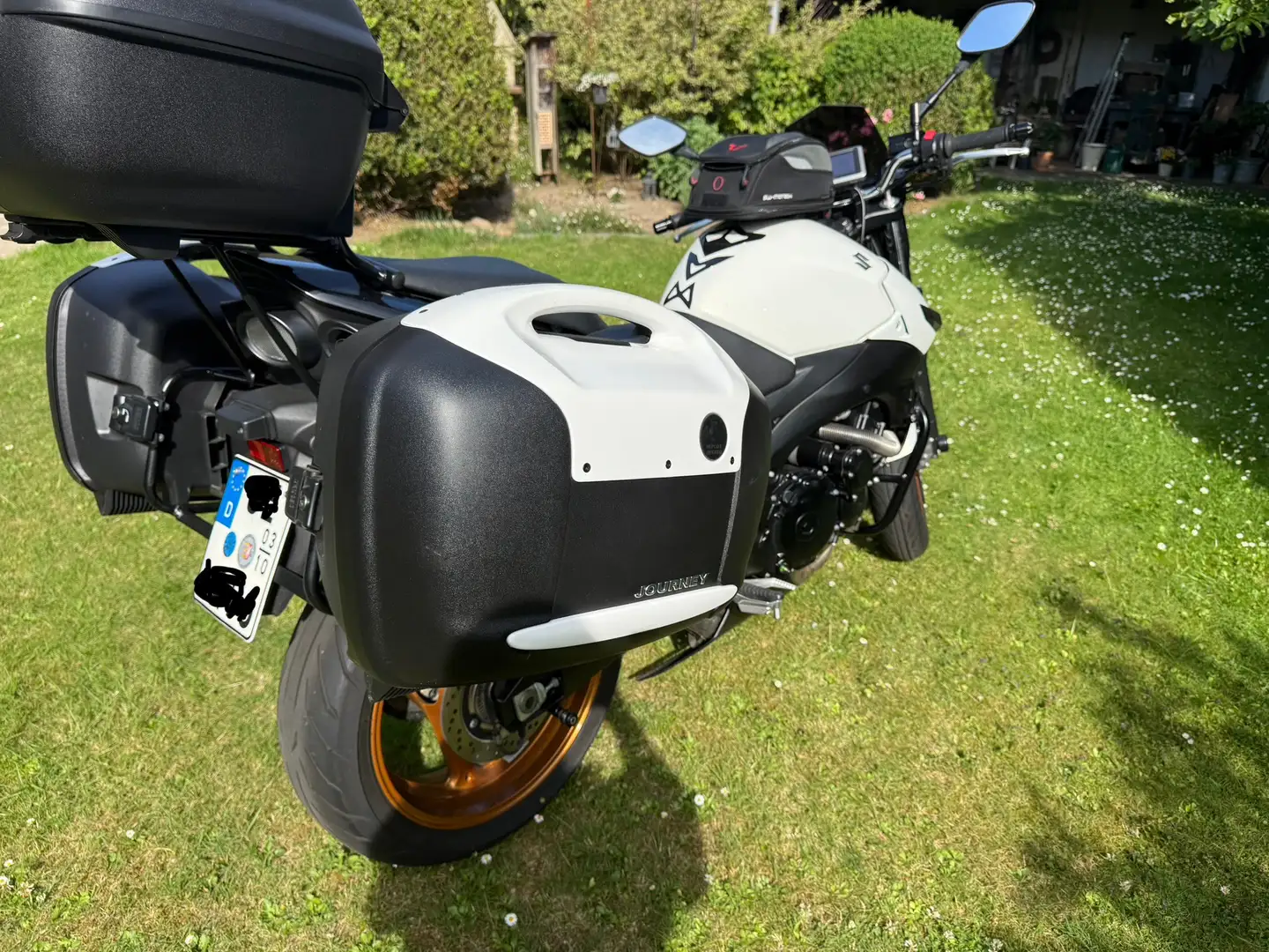 Suzuki GSR 600 Sonderedition Exclusiv Alb - 1