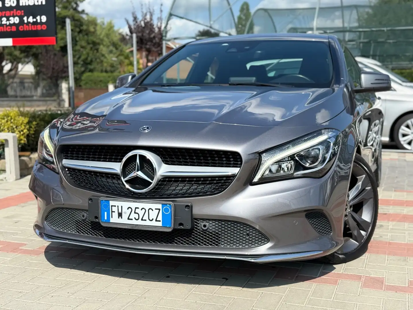 Mercedes-Benz CLA 220 CLA 220 d Automatic Premium Geel - 1