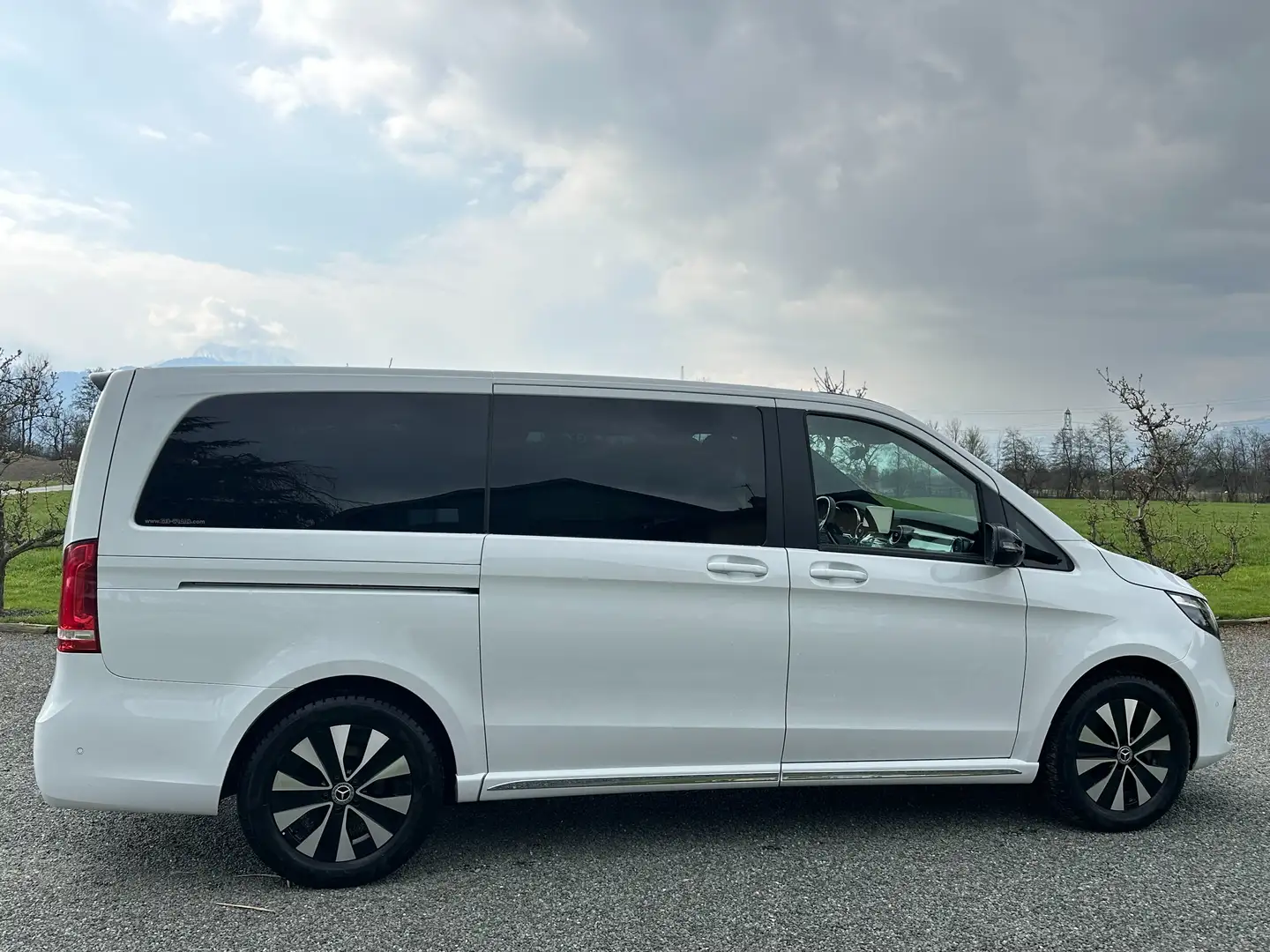 Mercedes-Benz EQV 300 EQV300  lang  Kühlschrank und Luftfahrwerk Weiß - 2