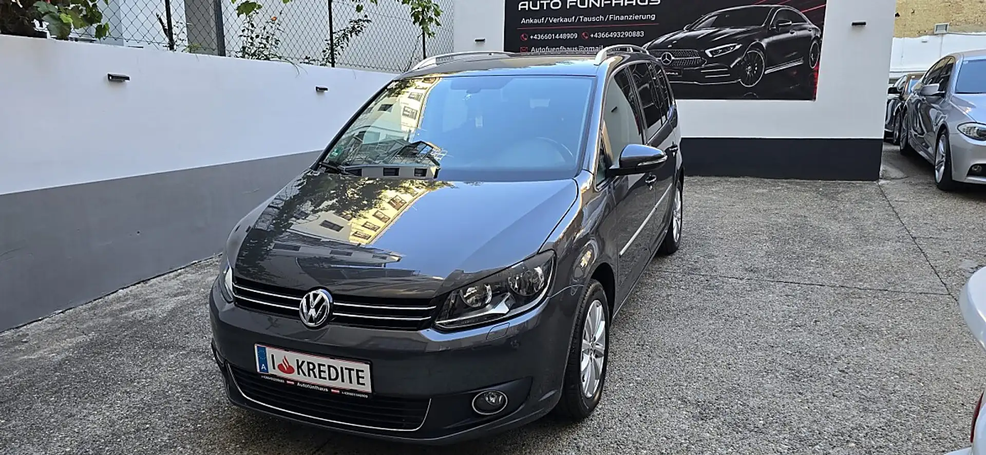 Volkswagen Touran Highline 1,6 BMT TDI DPF Grau - 1