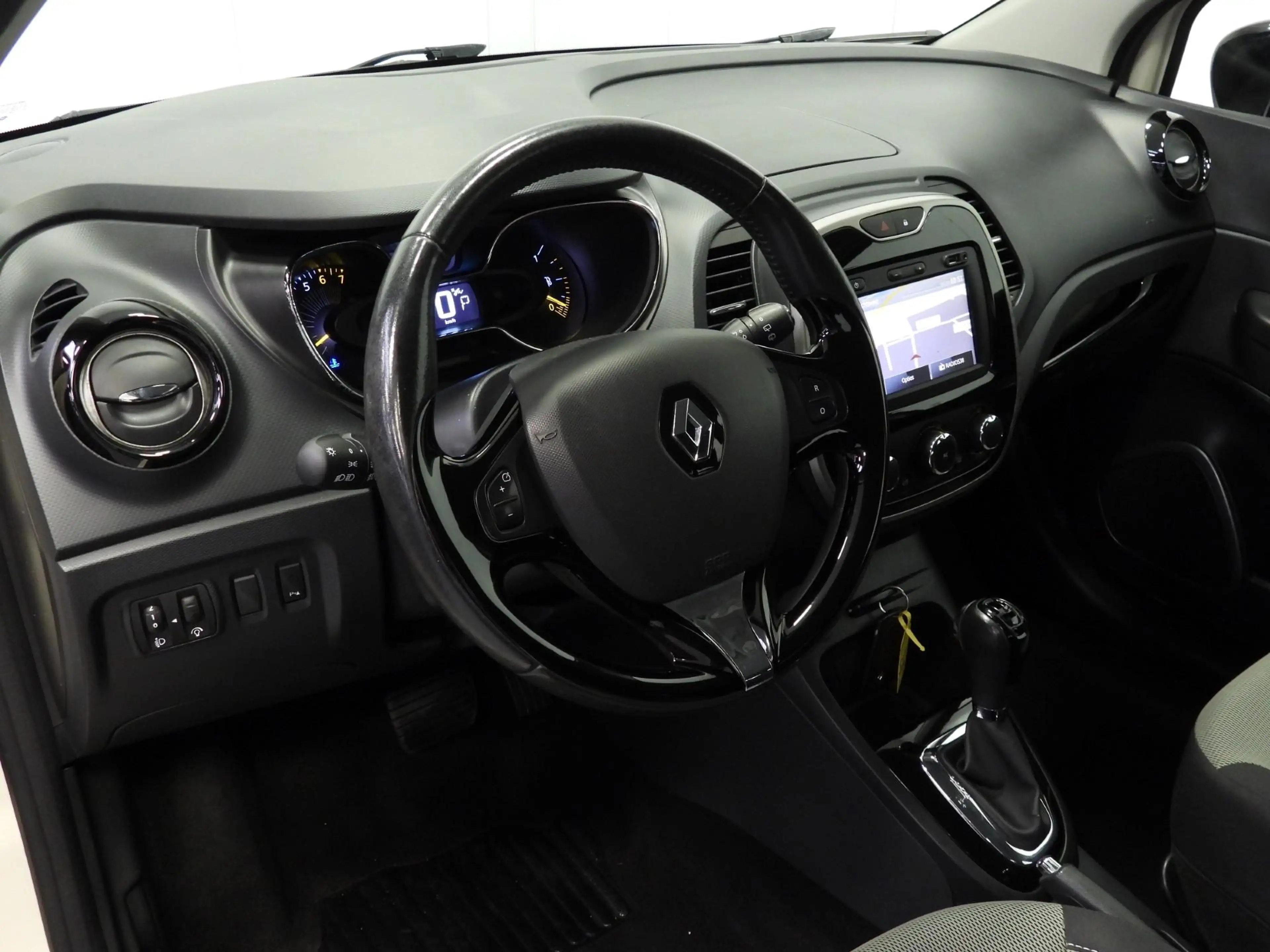 Renault Captur 1.2 TCe Aut. Expression TREKH./NAVI/AIRCO/CRUISE/P — photo 4