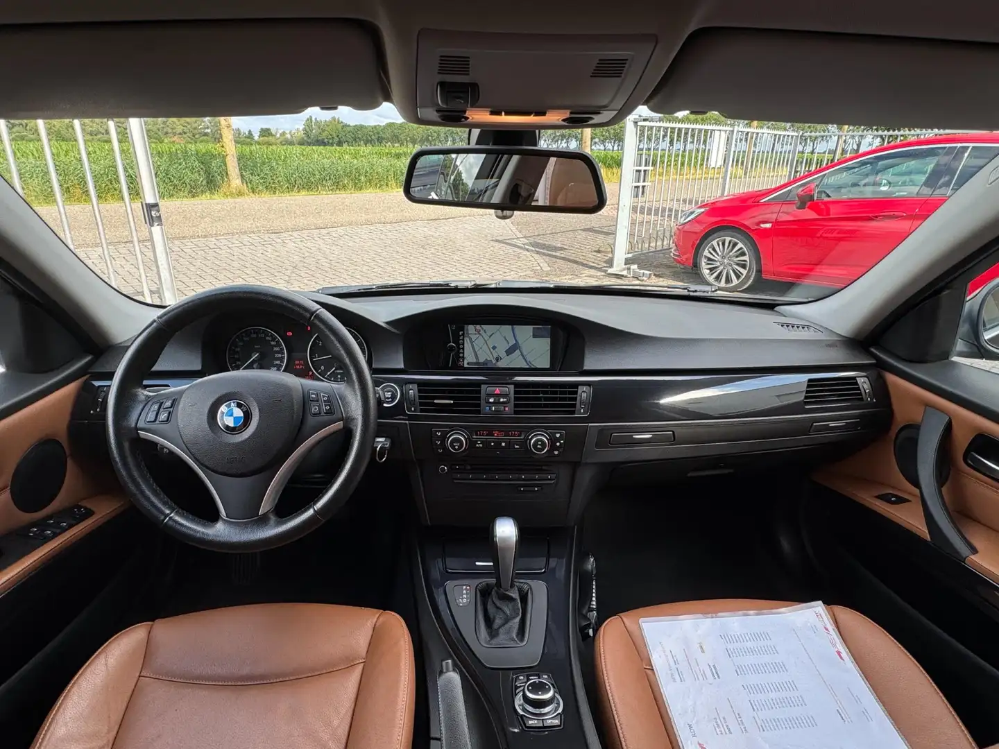 BMW 318 3-serie 318i Corporate Lease Luxury Line NAVI / CR Zwart - 2