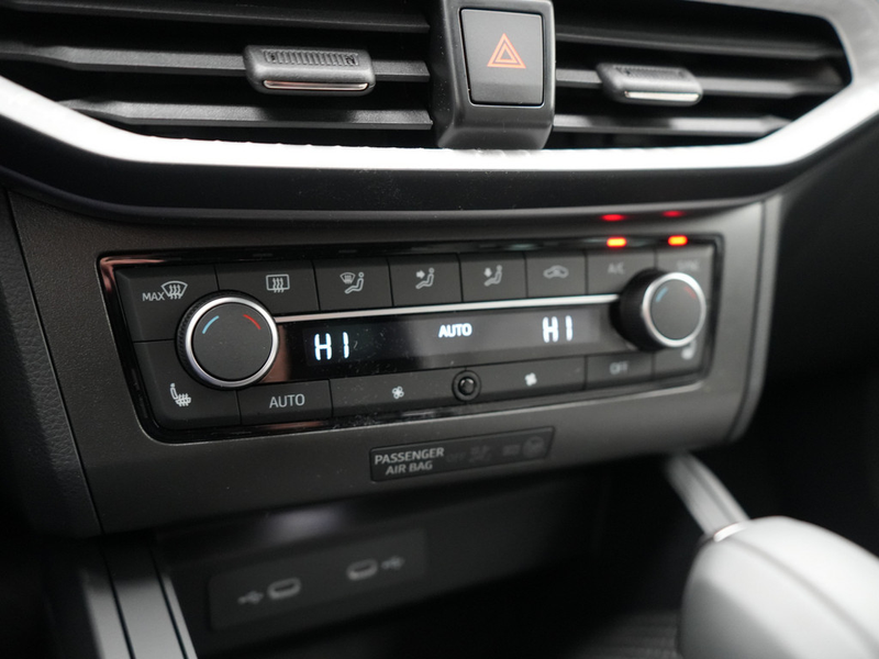 SEAT Ibiza FR KEYESS KLIMA KAMERA NAVI ACC LED SHZ — photo 11