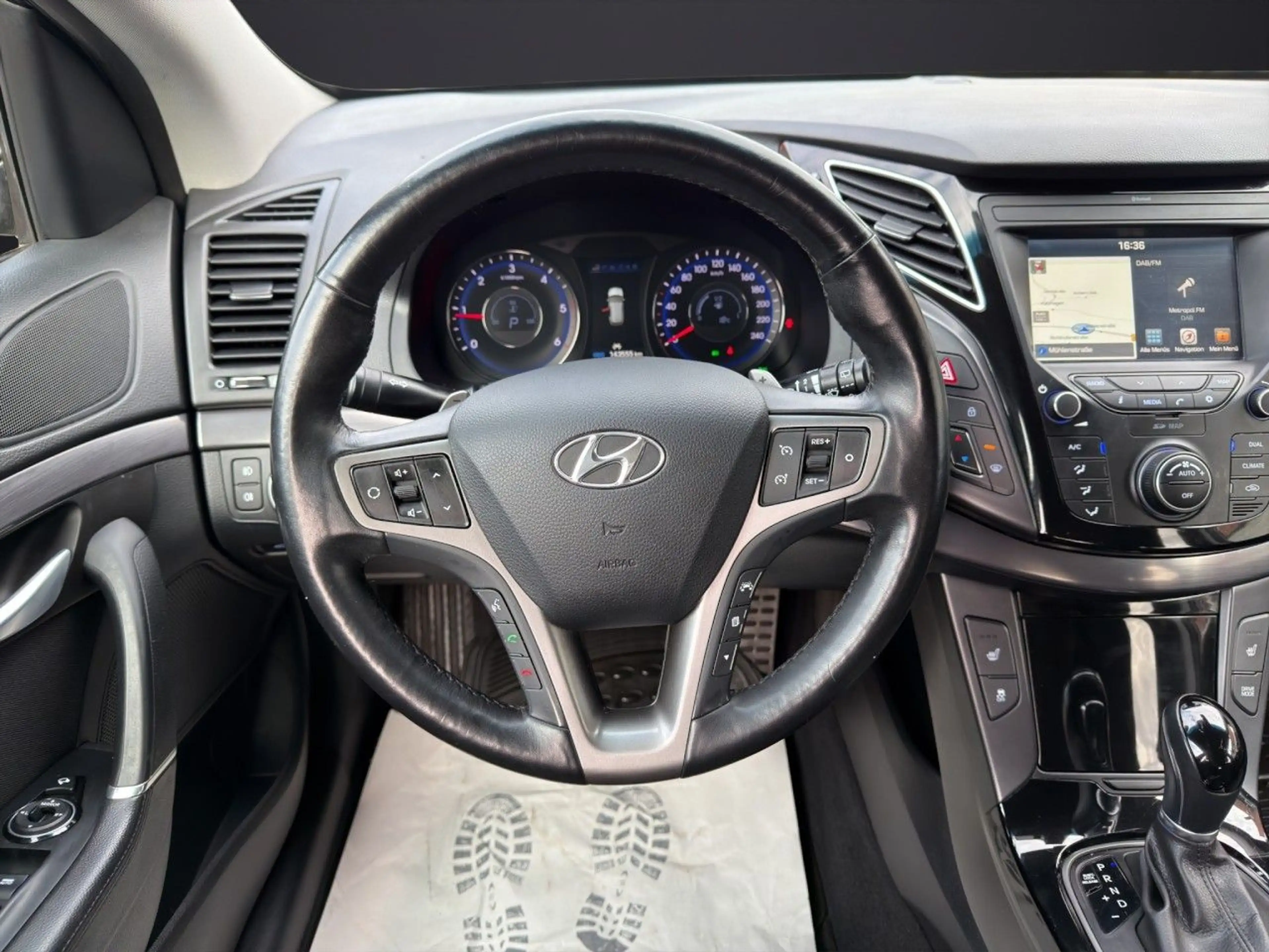 Hyundai i40 cw blue Style 1,7 D NAV SHZG AUT KAM PDC — photo 10