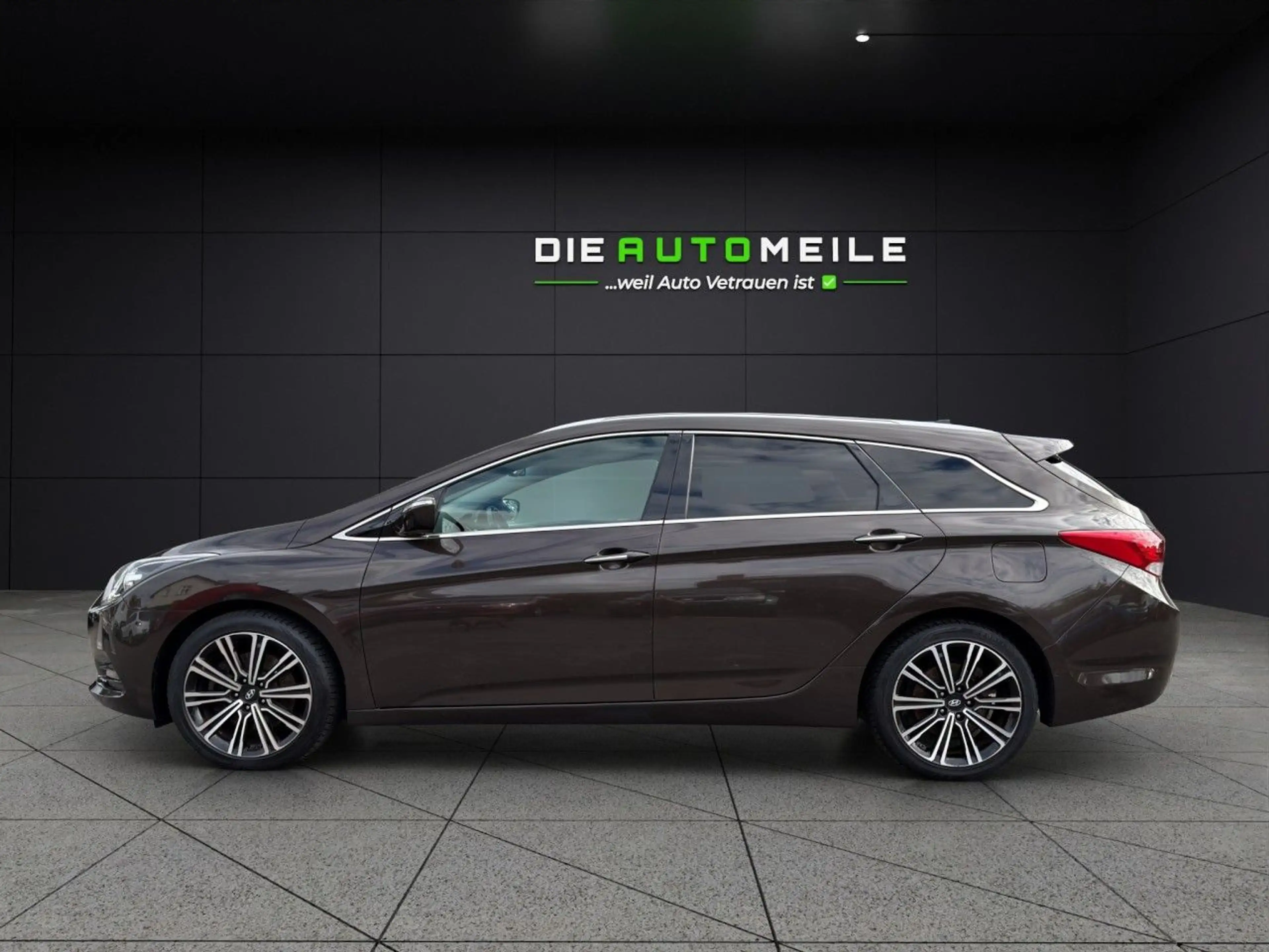 Hyundai i40 cw blue Style 1,7 D NAV SHZG AUT KAM PDC — photo 2