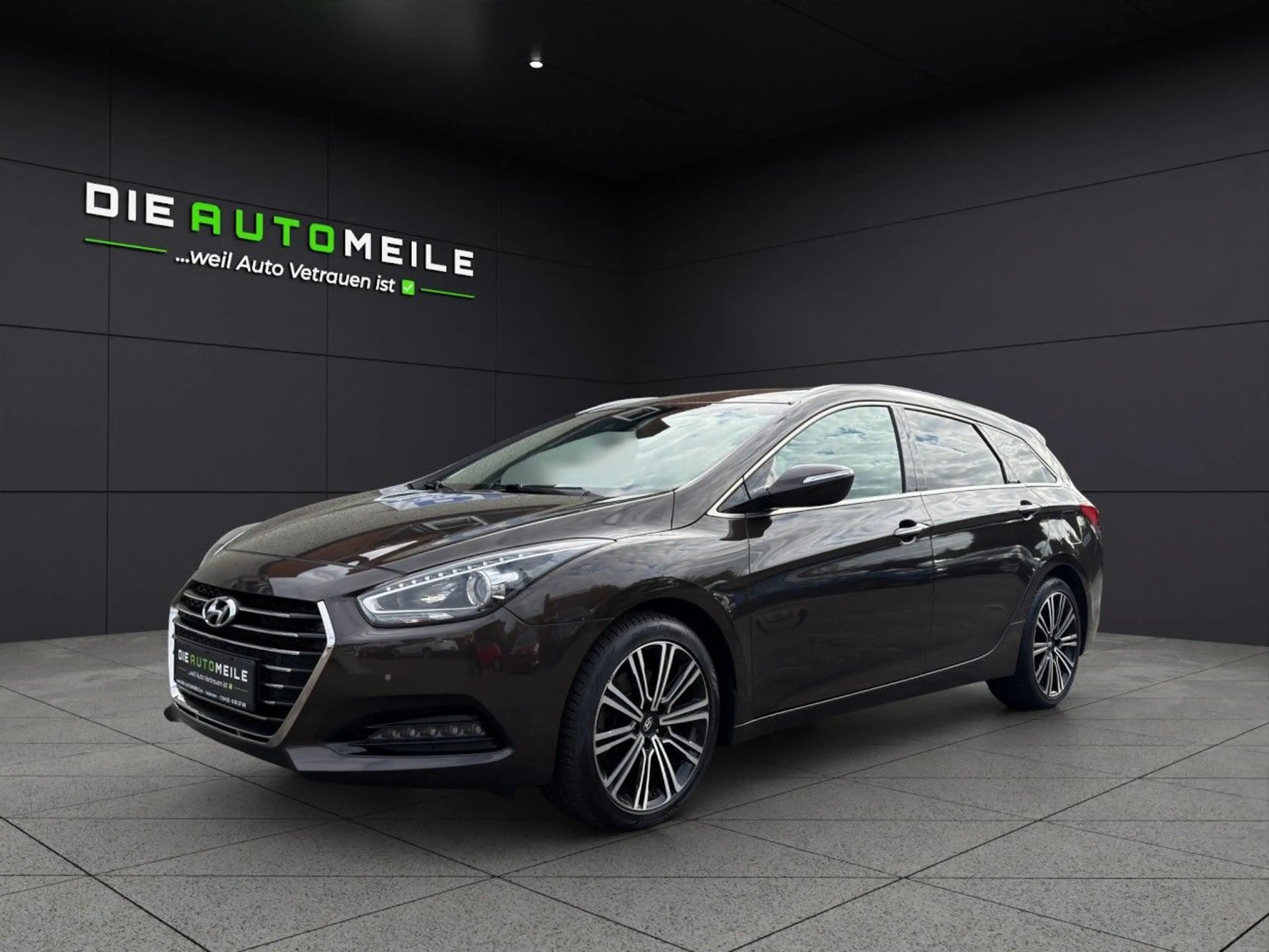 Hyundai i40 cw blue Style 1,7 D NAV SHZG AUT KAM PDC