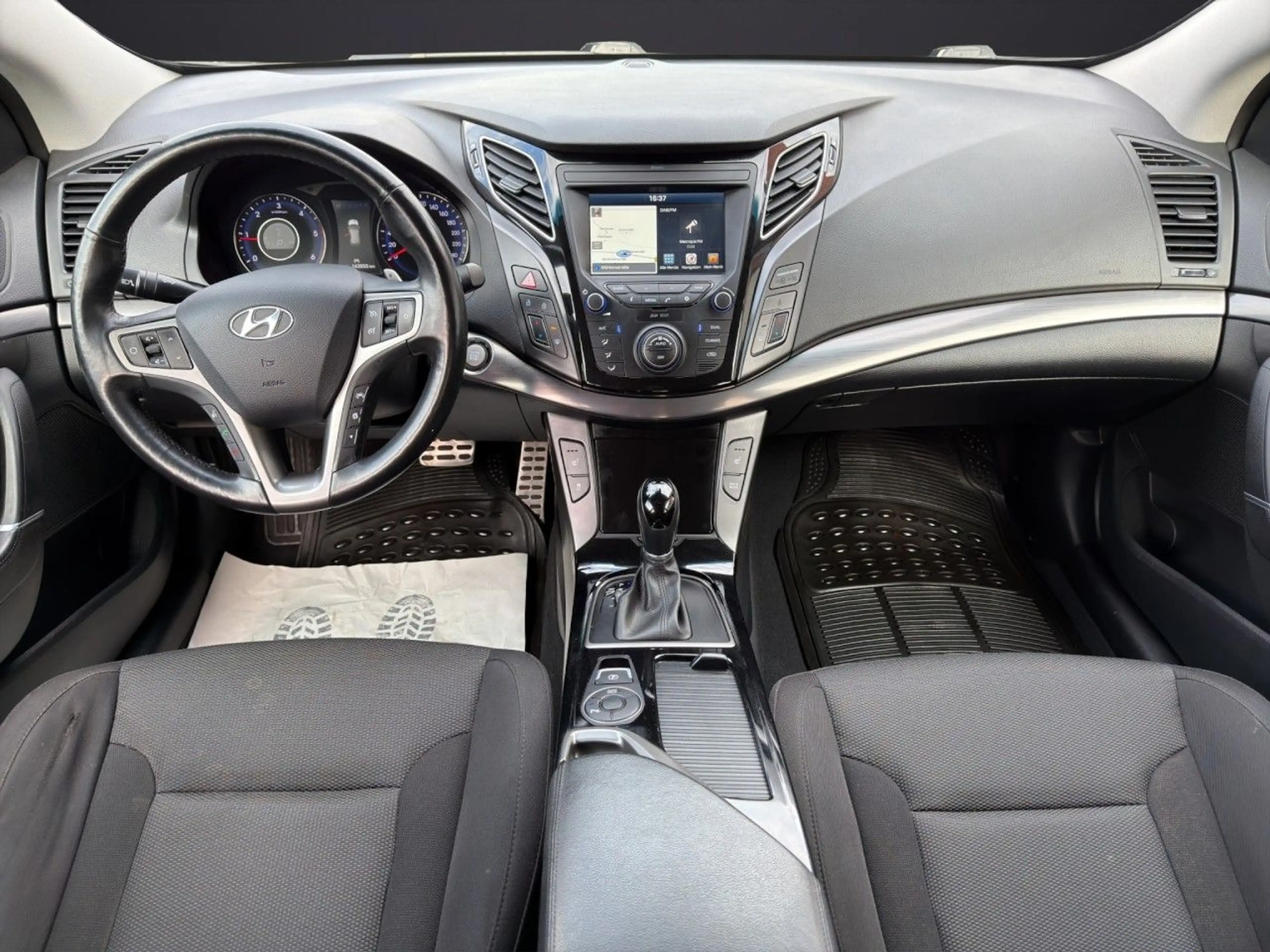 Hyundai i40 cw blue Style 1,7 D NAV SHZG AUT KAM PDC — photo 14