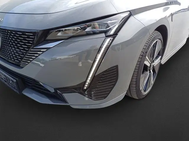 Peugeot 308 view 9