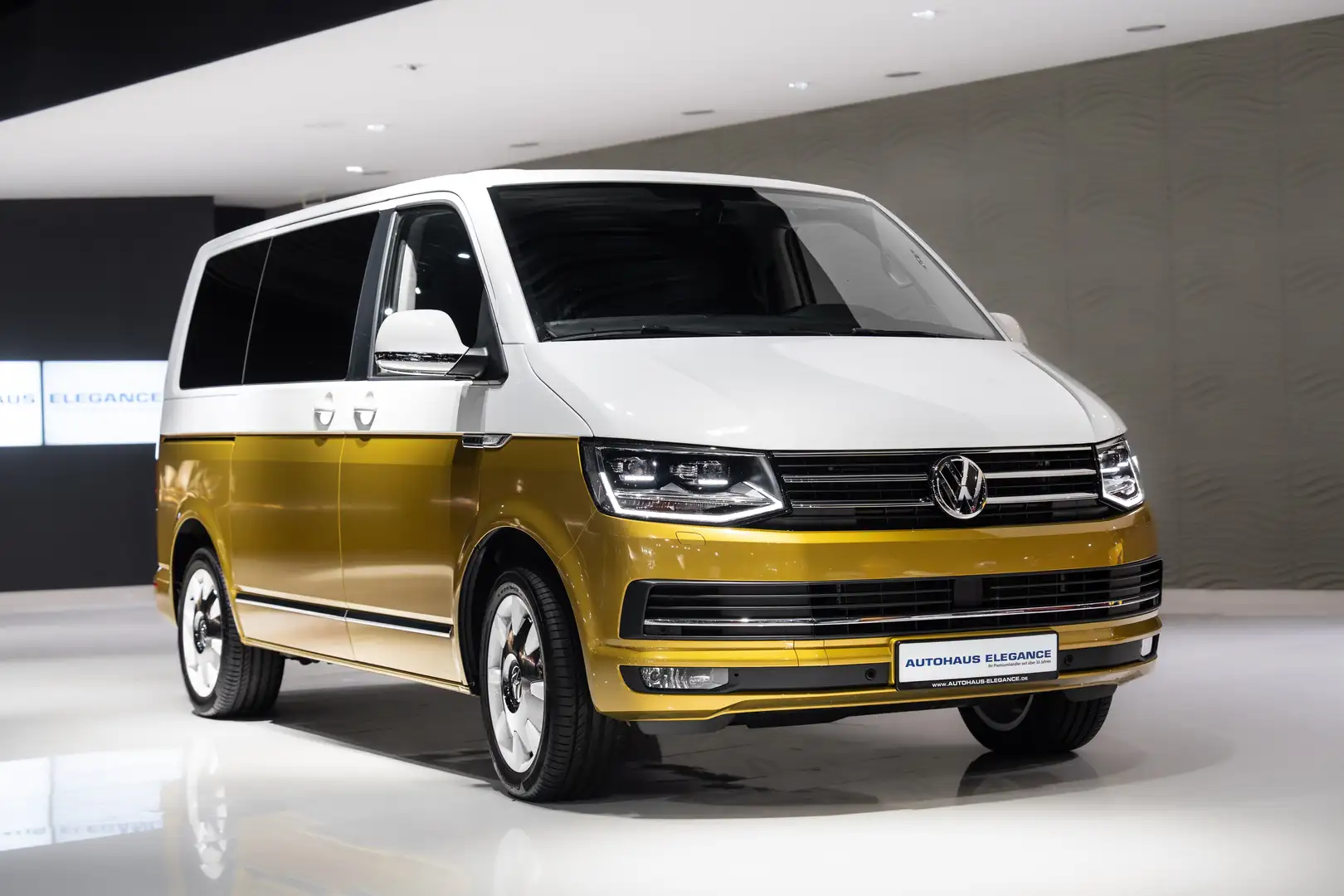 Volkswagen T6 Multivan Transporter Bus 70 Jahre Bulli Geel - 2