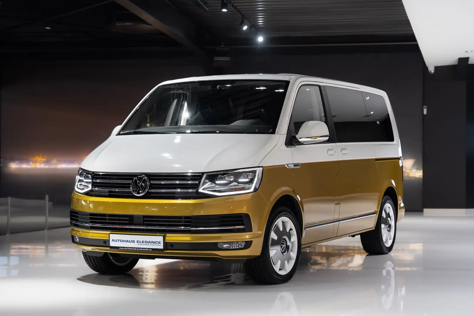 Volkswagen T6 Multivan Transporter Bus 70 Jahre Bulli Geel - 1