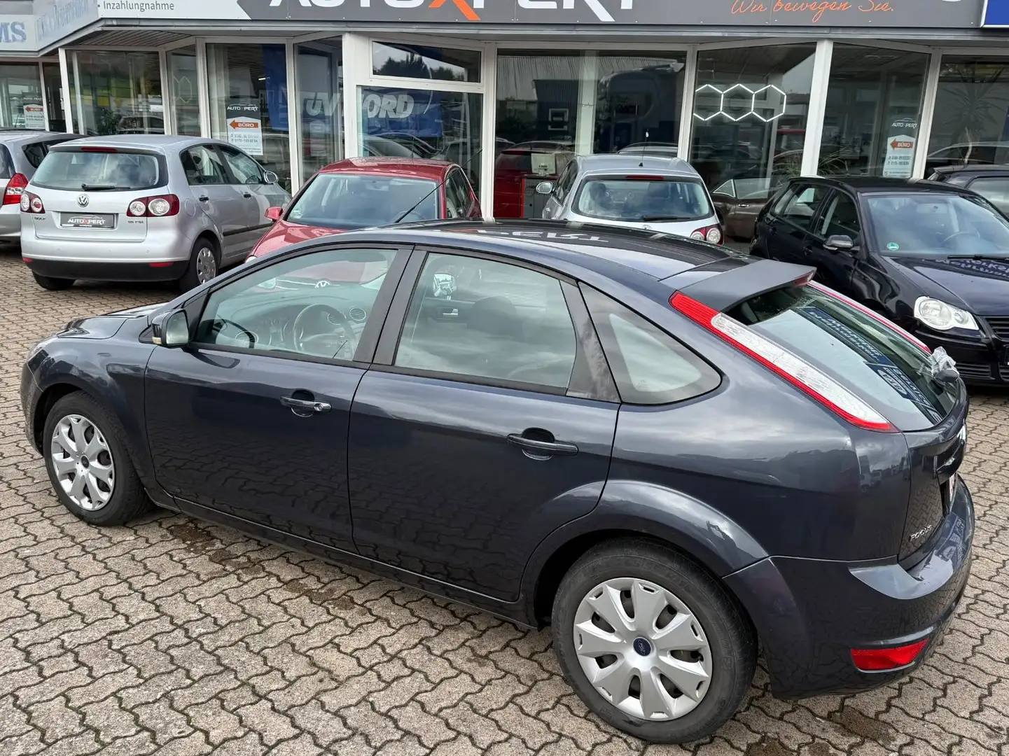 Ford Focus Lim. Concept Grau - 2