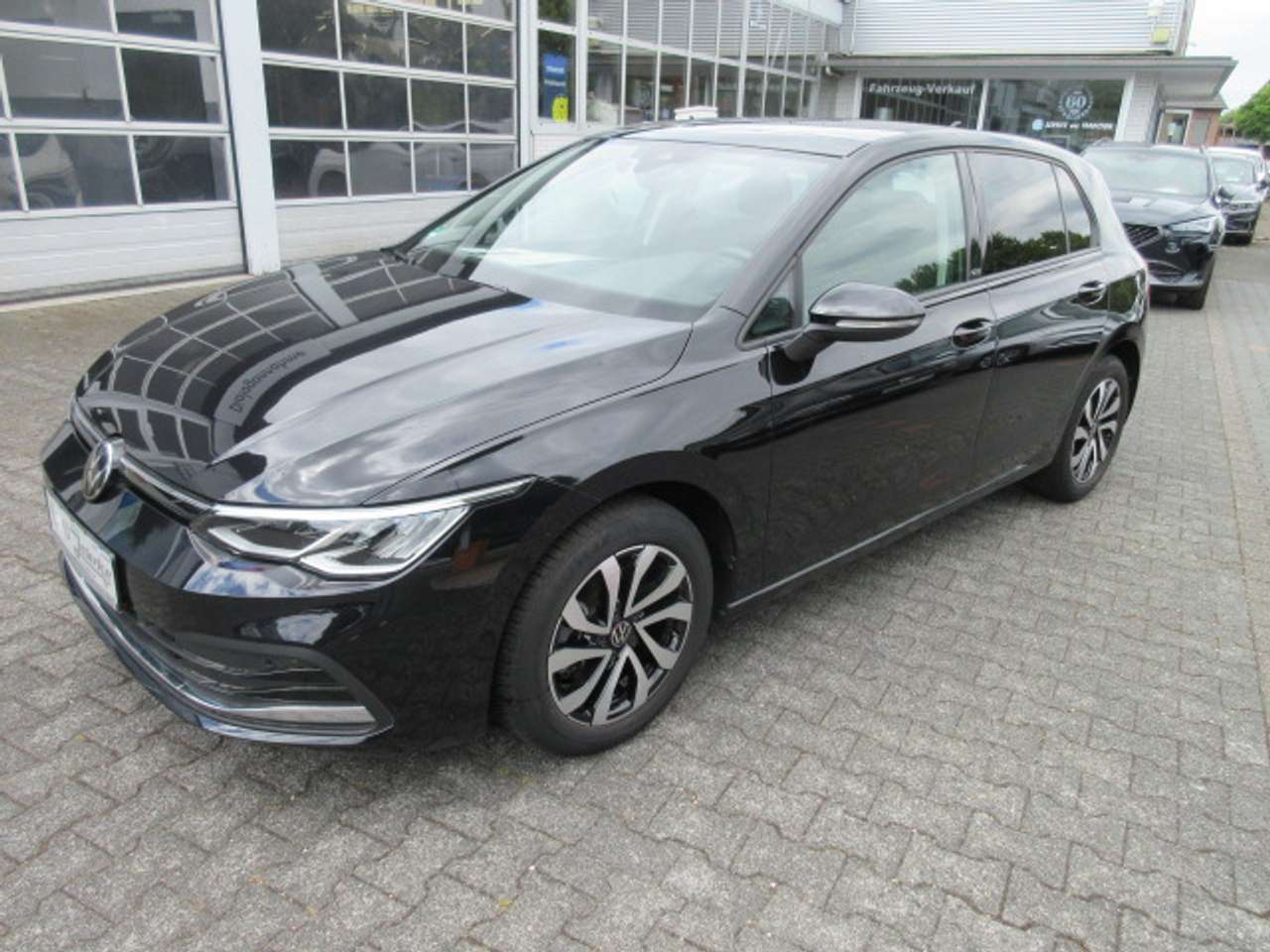 Volkswagen Golf 2023 — Active 1.5 TSI NAVI PANORAMA AHK ALU APS SITZHEIZUNG CLIMATRONIC