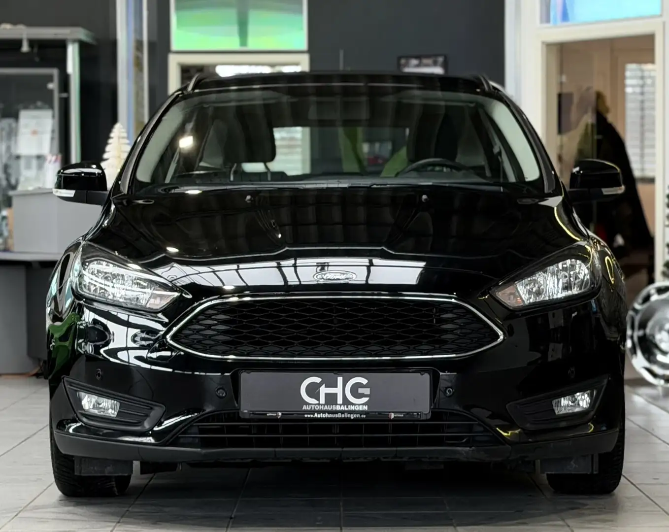 Ford Focus Turnier SHZ|LHZ|PDC|NAVI|BUSINESS Schwarz - 2