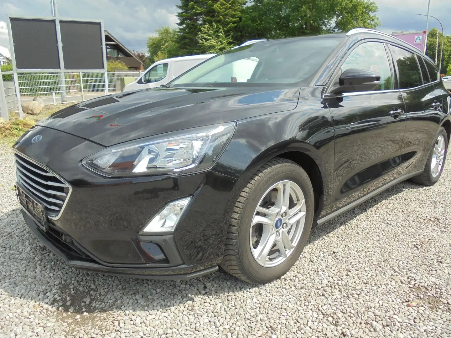Ford Focus Turnier 1.5 EcoBlue Autom. AHK nachrüstbar Negro - 1