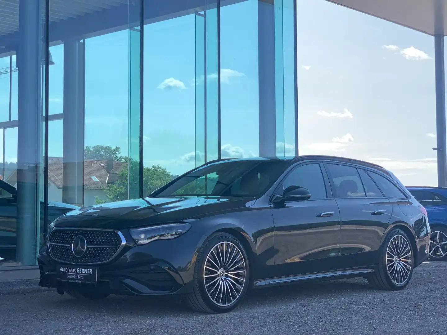 Mercedes-Benz E 300 de 4MATIC T-Modell mit EQ Hybrid Technologie Öster - 2