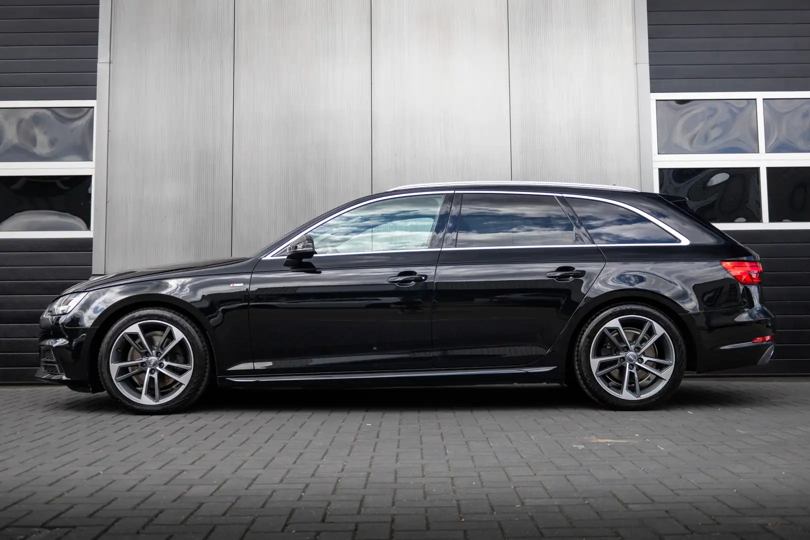 Audi A4 Avant 2.0 TFSI 191 pk Ultra Sport Pro Line S-Line Negro - 2