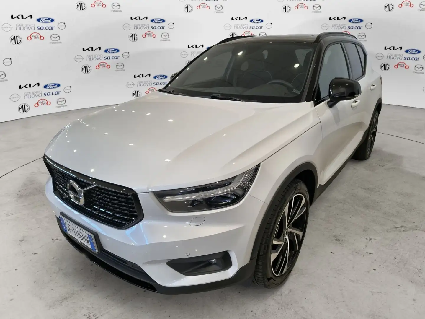 Volvo XC40 XC40 B5 AWD Geartronic R-design Wit - 2