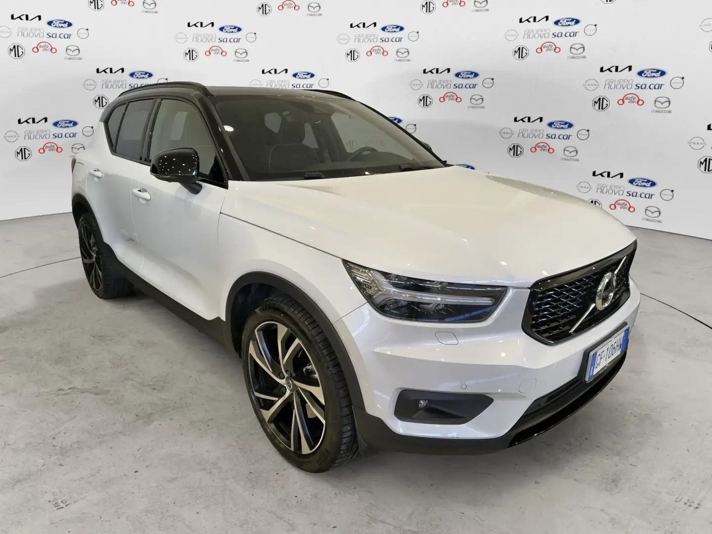 Volvo XC40 XC40 B5 AWD Geartronic R-design Wit - 1