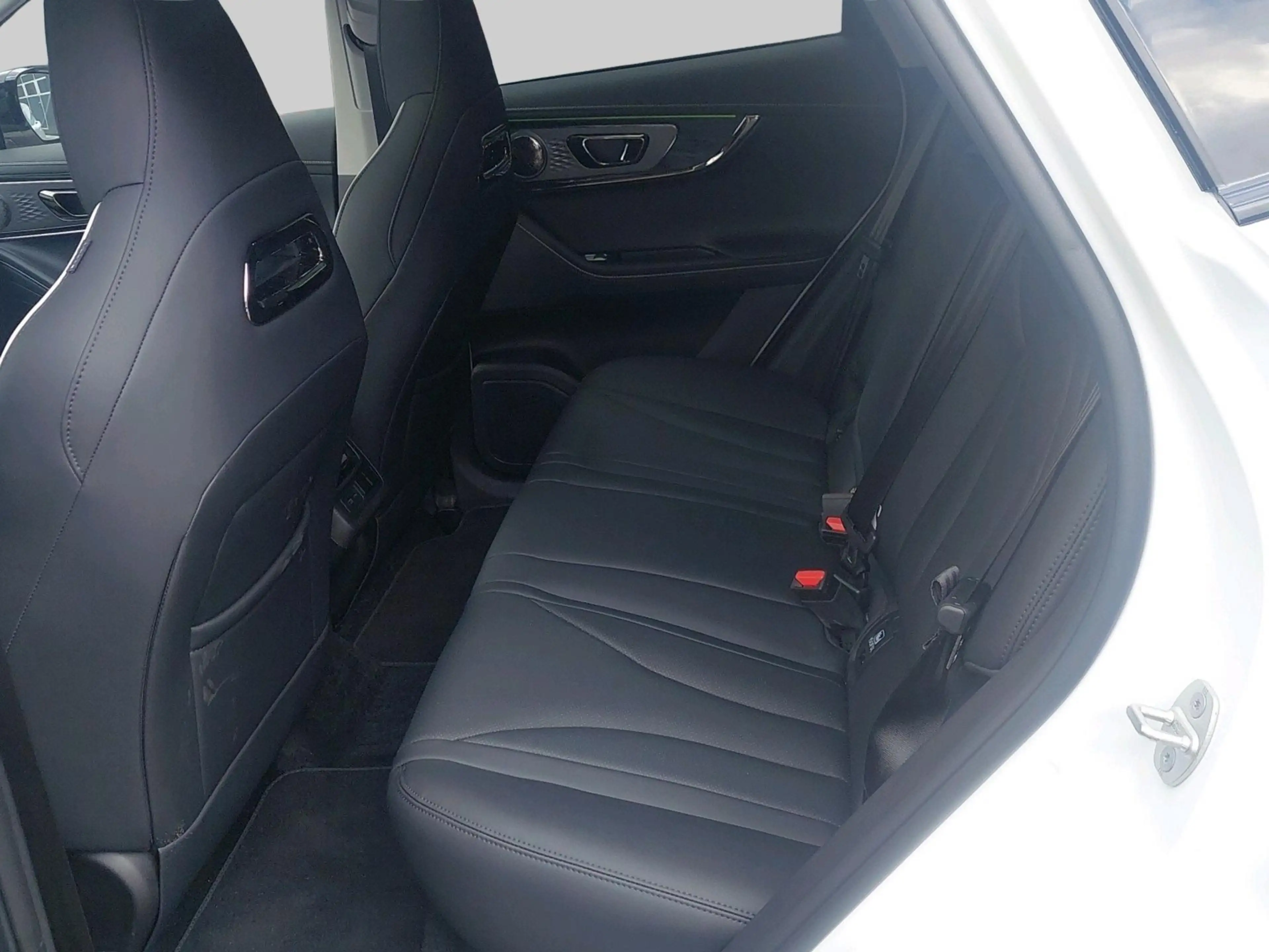 Omoda 5 Premium 61 kWh | Achterbank verwarmd | Achteropkom — photo 6