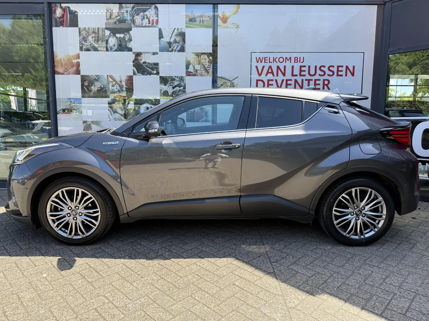Toyota C-HR 2.0 Hybrid Executive NAVI STOELVERWARMING ADAPTIEV Grijs - 2