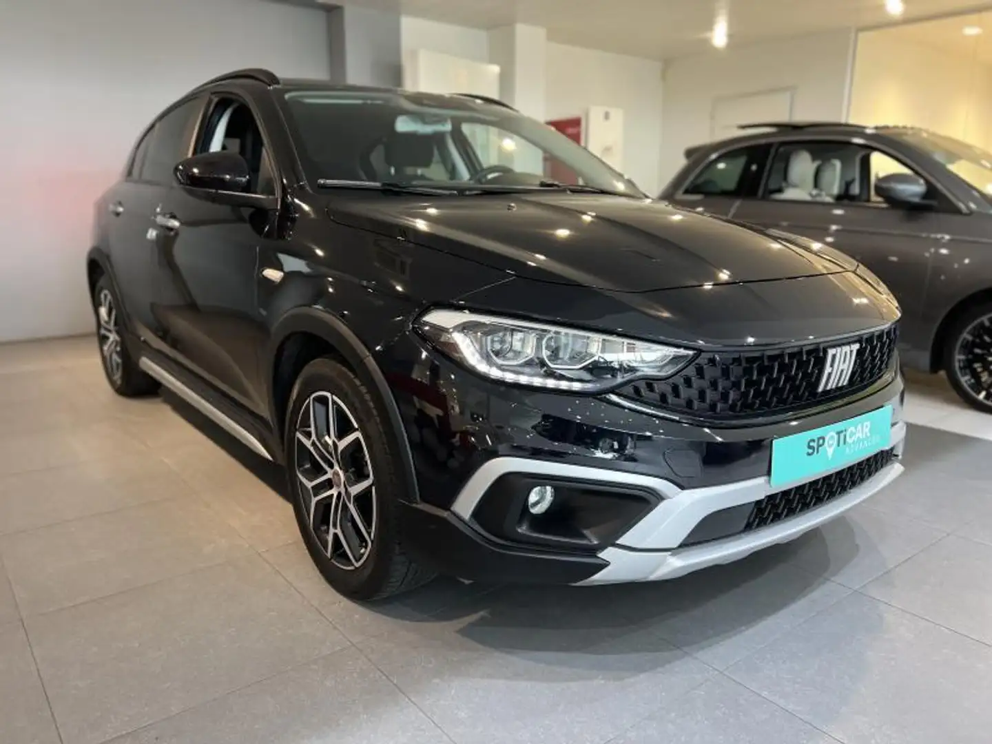 Fiat Tipo Sedan / Hatchback Station Wagon Schwarz - 2