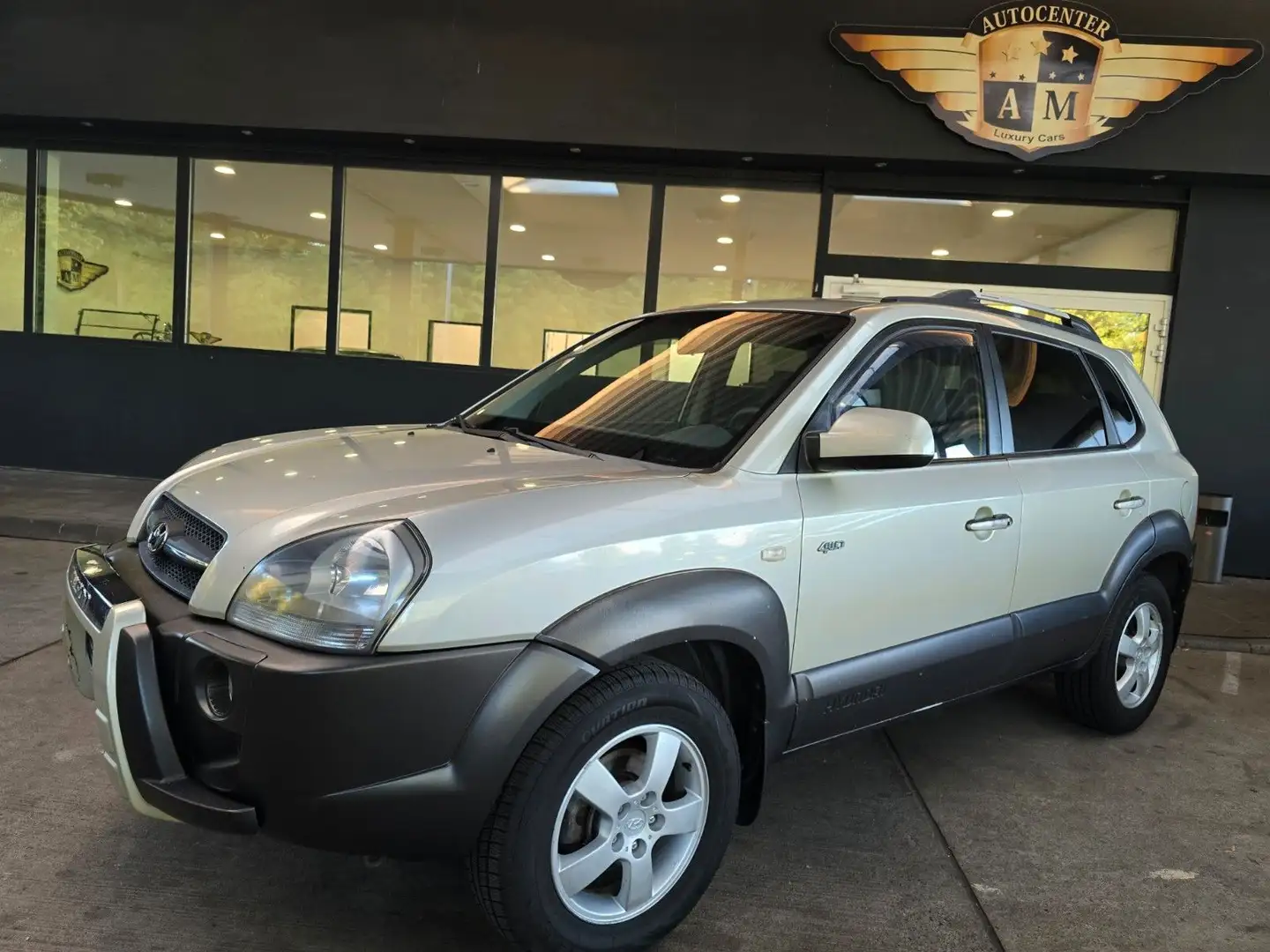 Hyundai TUCSON 2.0 CRDi 4WD GLS KLIMA/AHK/Kamera Gold - 1