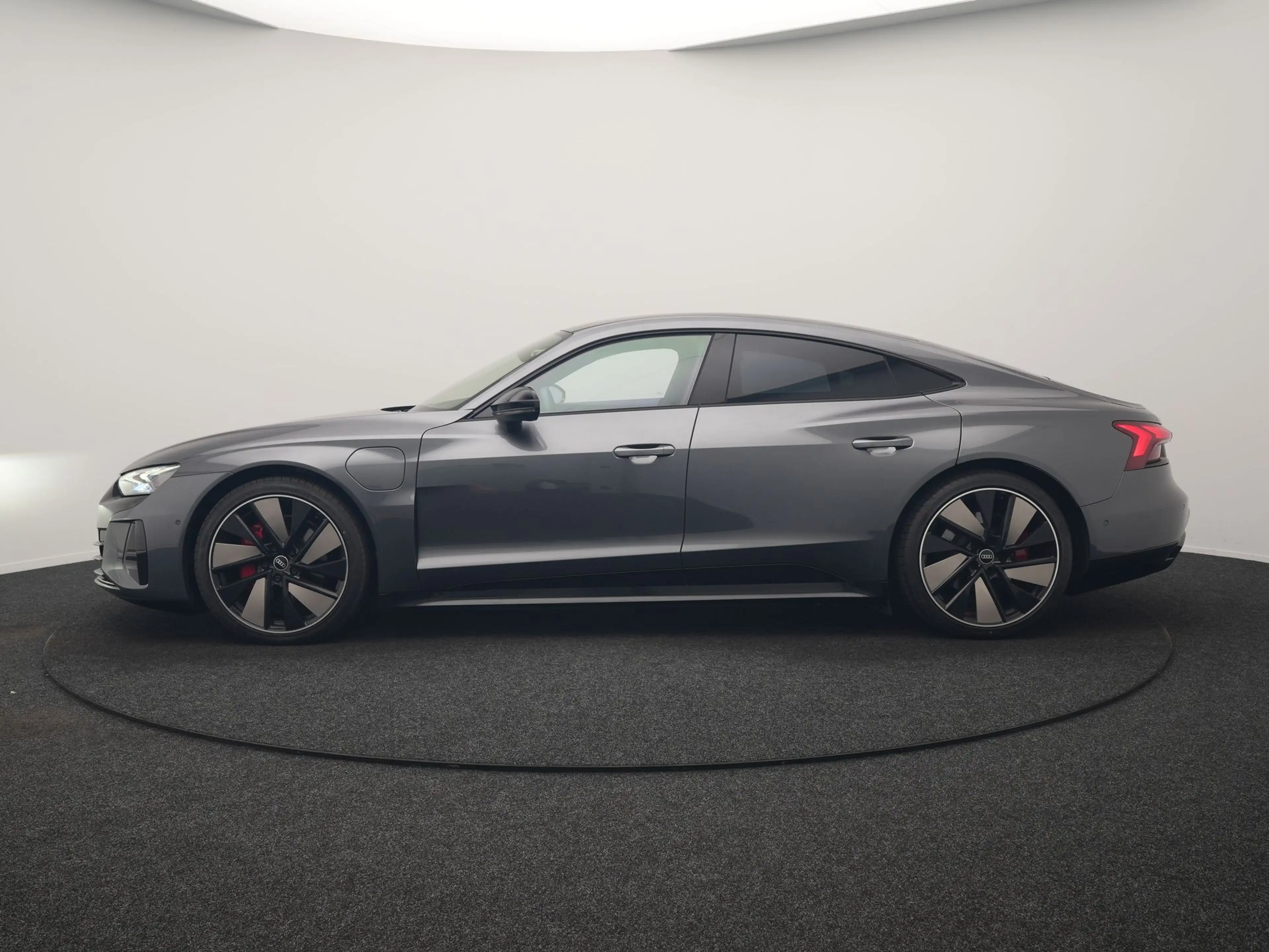Audi e-tron GT 93 kWh 476pk Dealer O.H | Panodak | Head Up | Adap — photo 2