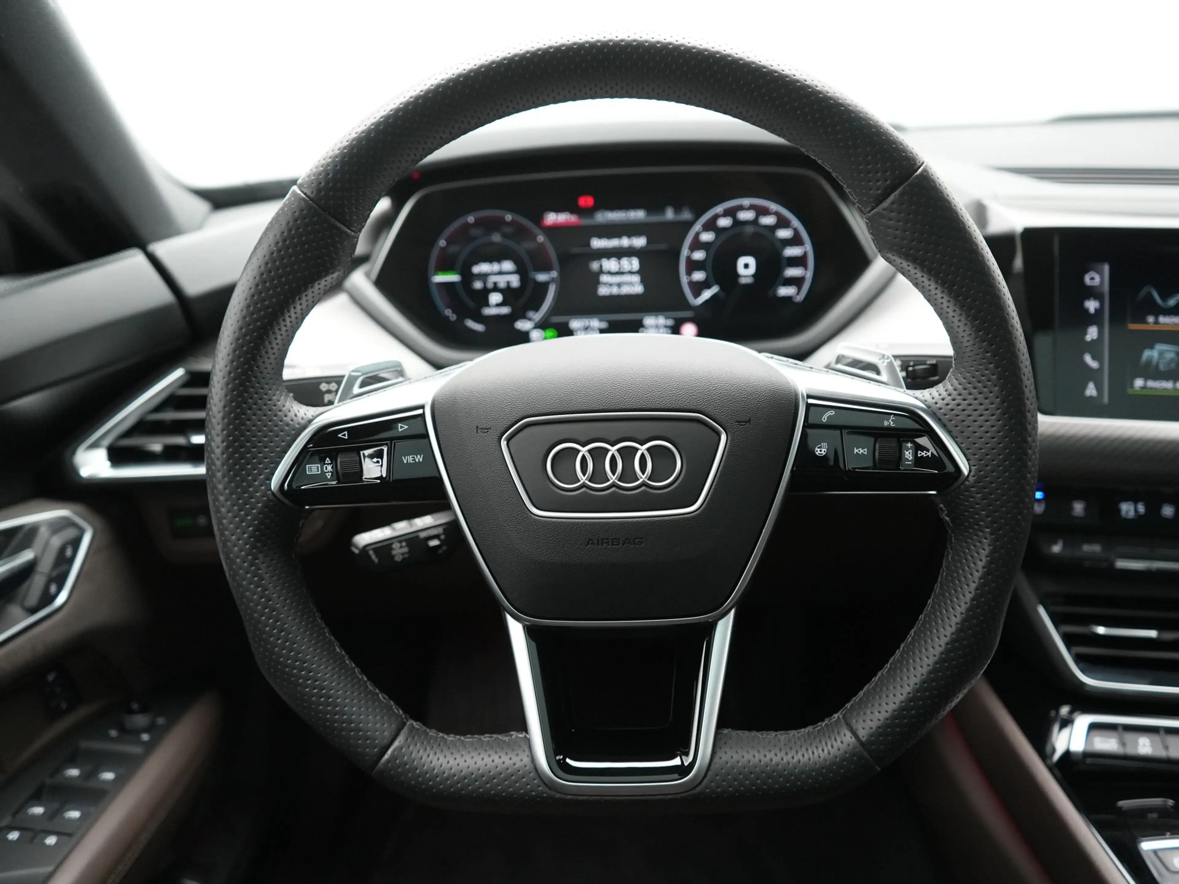 Audi e-tron GT 93 kWh 476pk Dealer O.H | Panodak | Head Up | Adap — photo 32