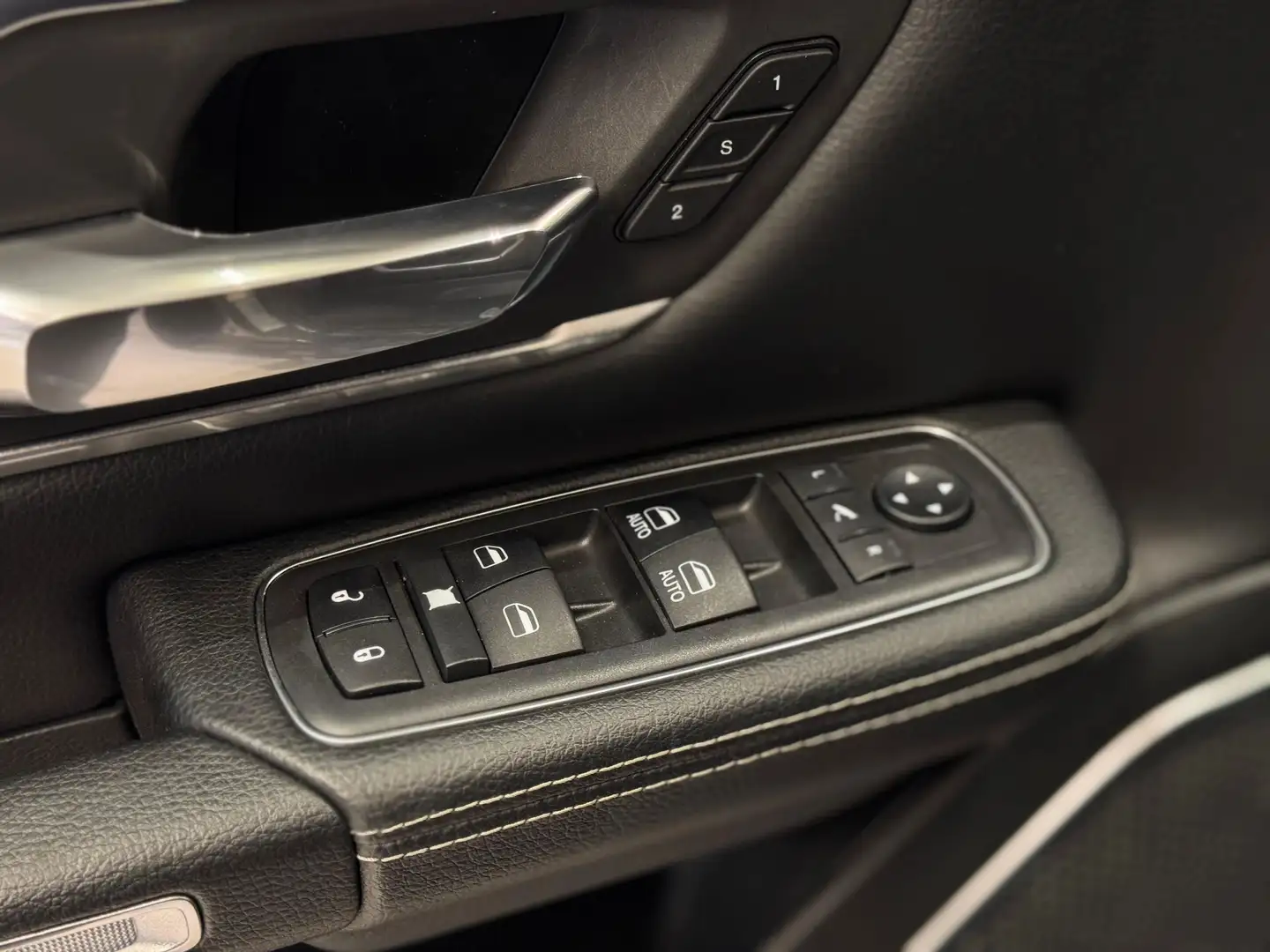 Dodge RAM 1500 5.7 LARAMIE CAB 4WD 395CV auto Grau - 2