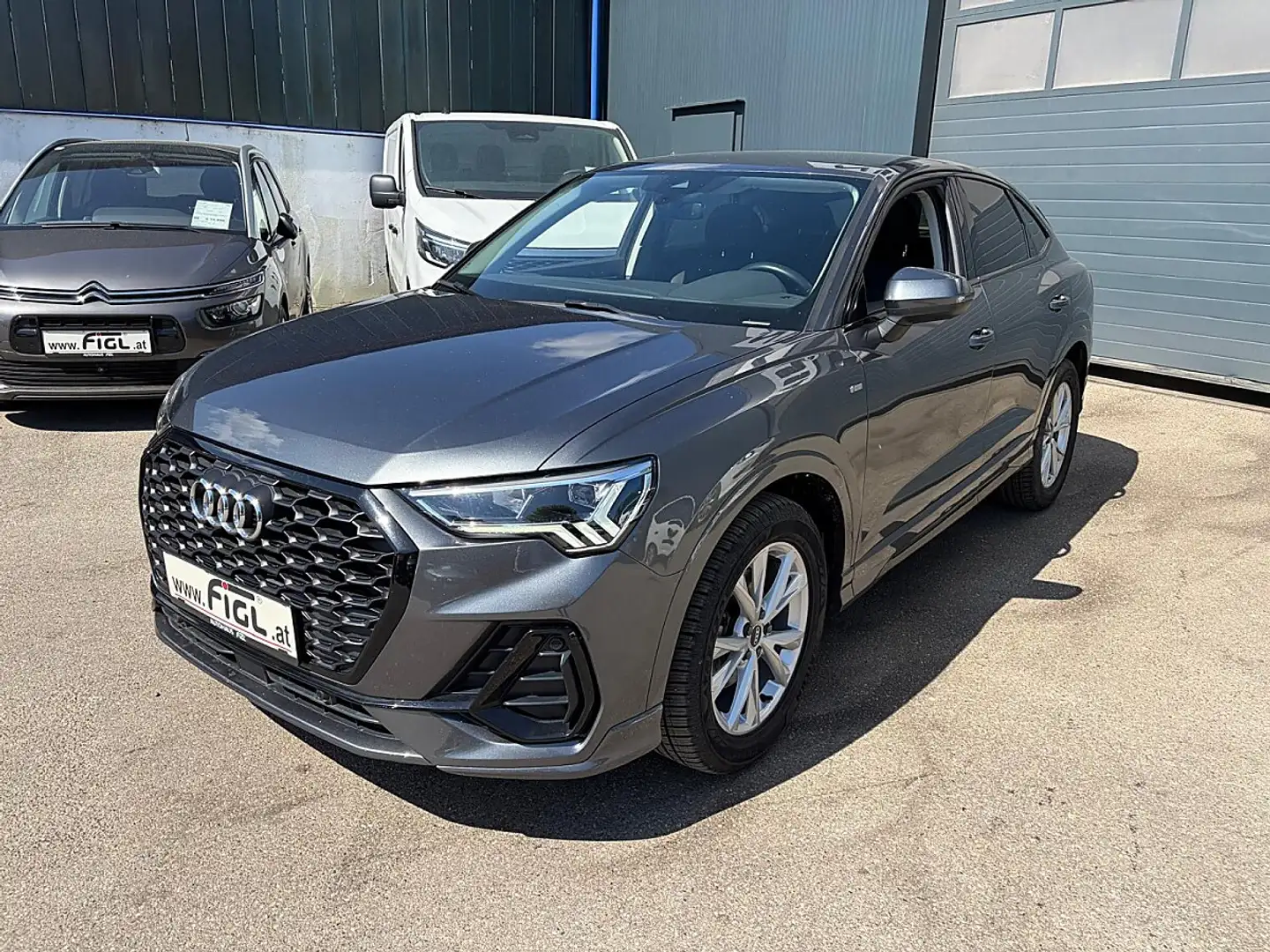 Audi Q3 Sportback 35 TFSI S-line S-tronic Grau - 1