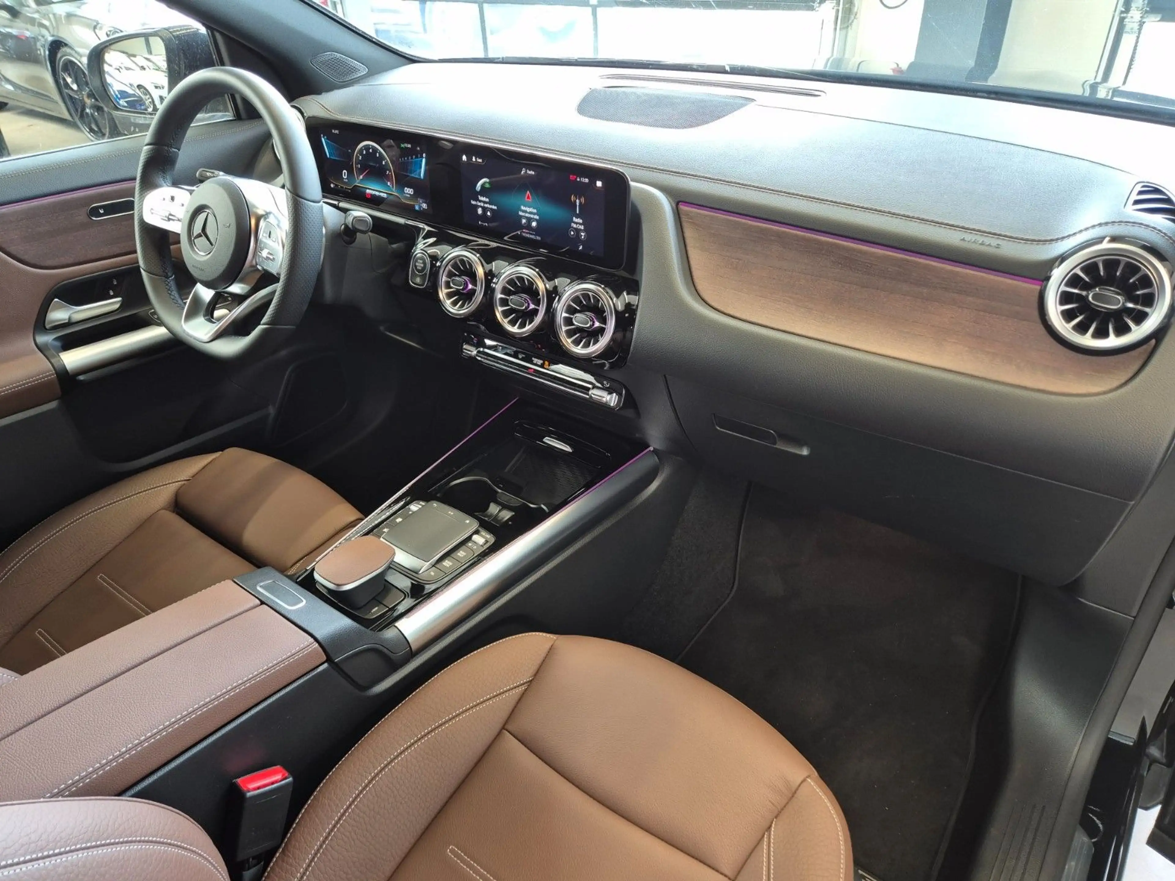 Mercedes-Benz GLA 45 AMG 4M LEDER MBUX NAVI LED 21ZOLL ALU AHK — photo 12
