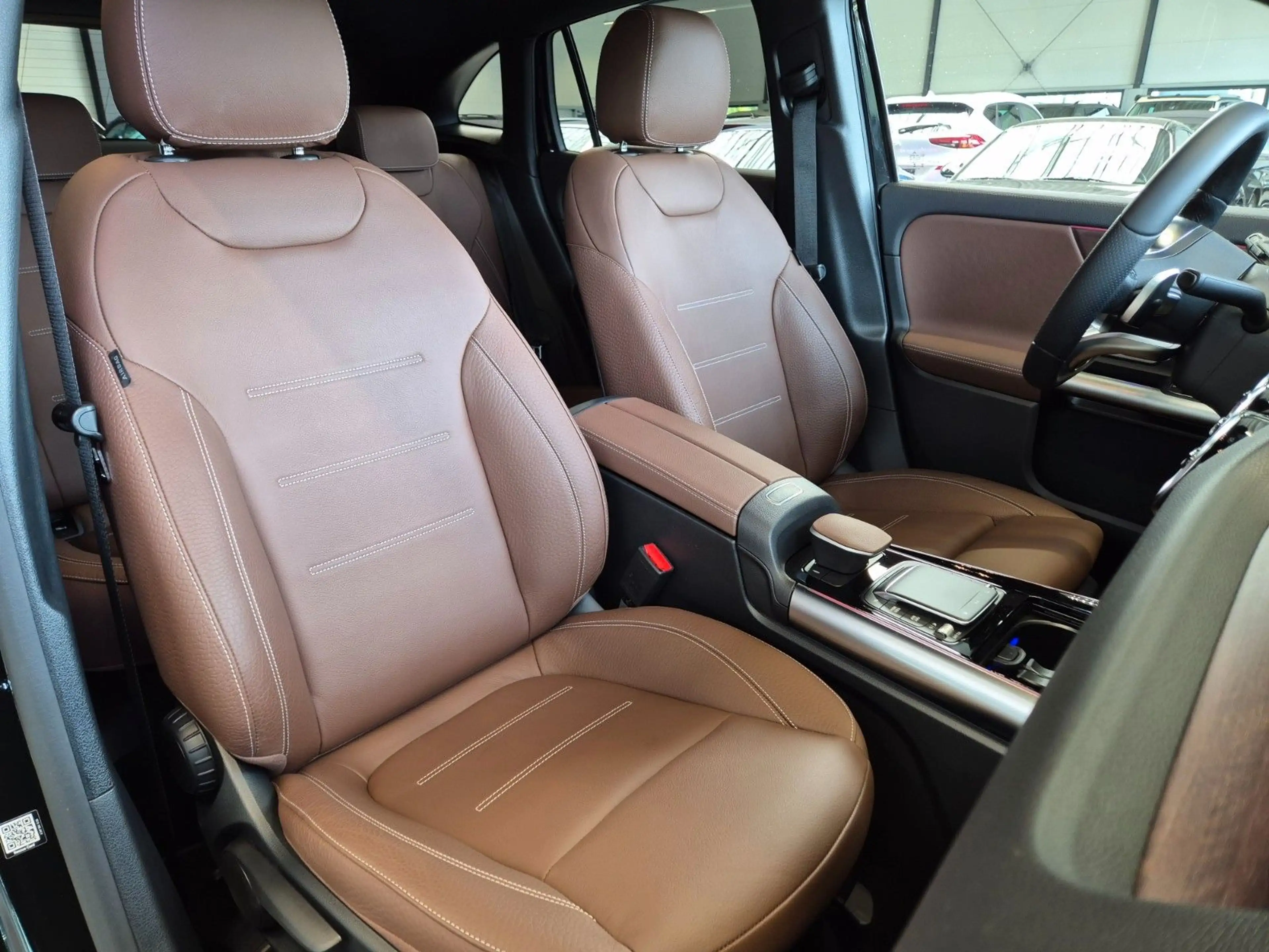 Mercedes-Benz GLA 45 AMG 4M LEDER MBUX NAVI LED 21ZOLL ALU AHK — photo 10