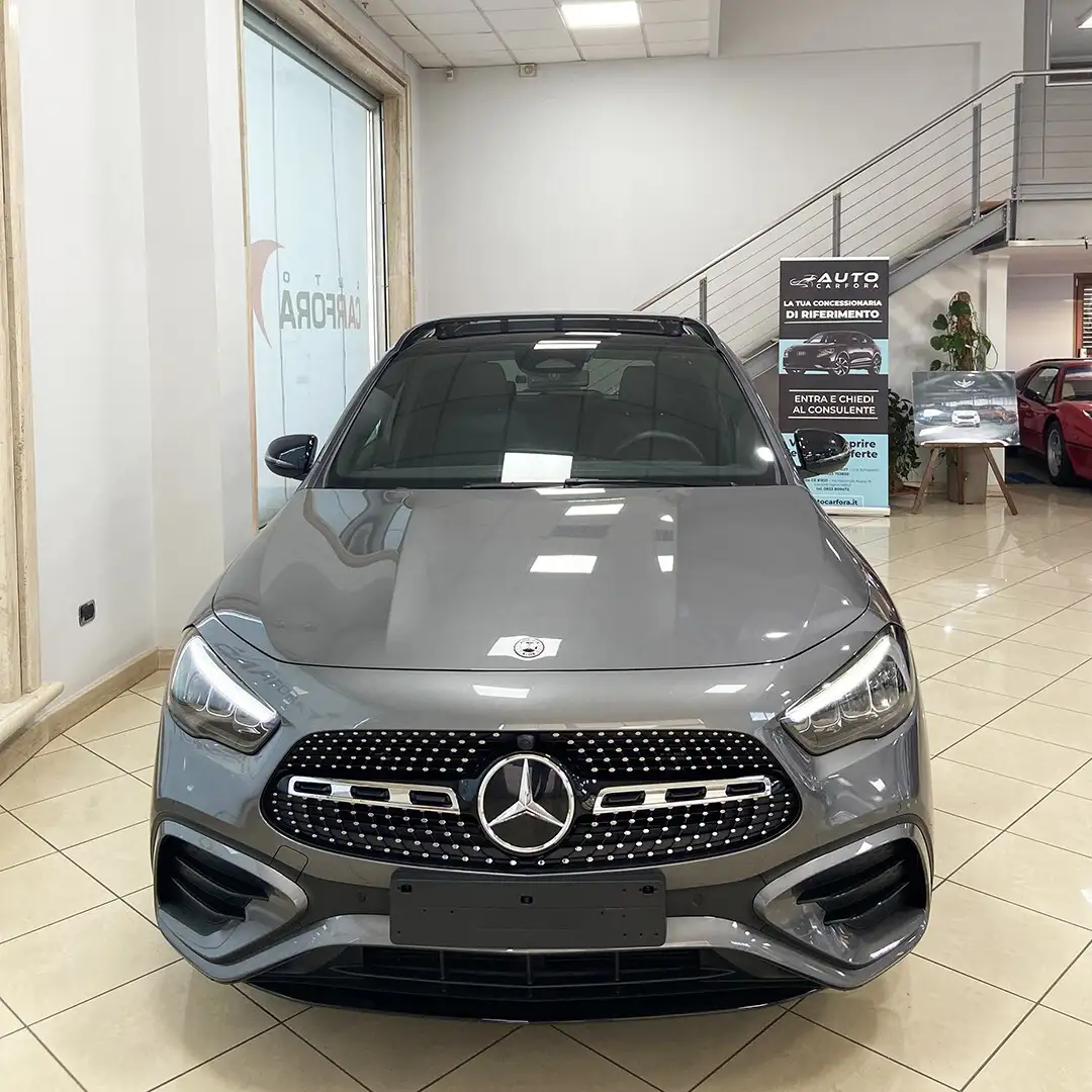 Mercedes-Benz GLA 200 GLA 200 d Automatic AMG Line Premium Grau - 2