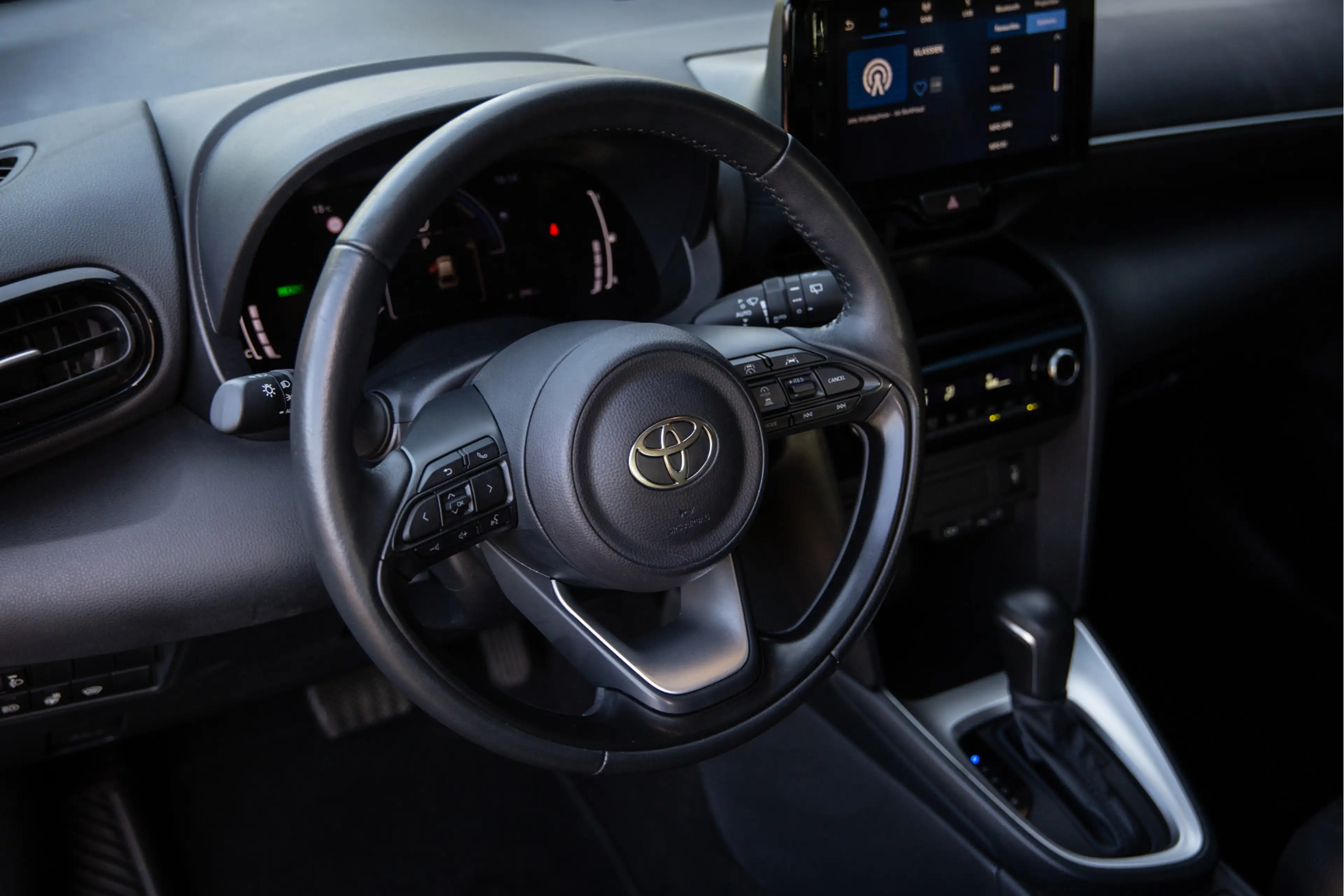 Toyota Yaris Cross 1.5 Hybrid Active , Carplay, Adap. cruise, Achteru — photo 4