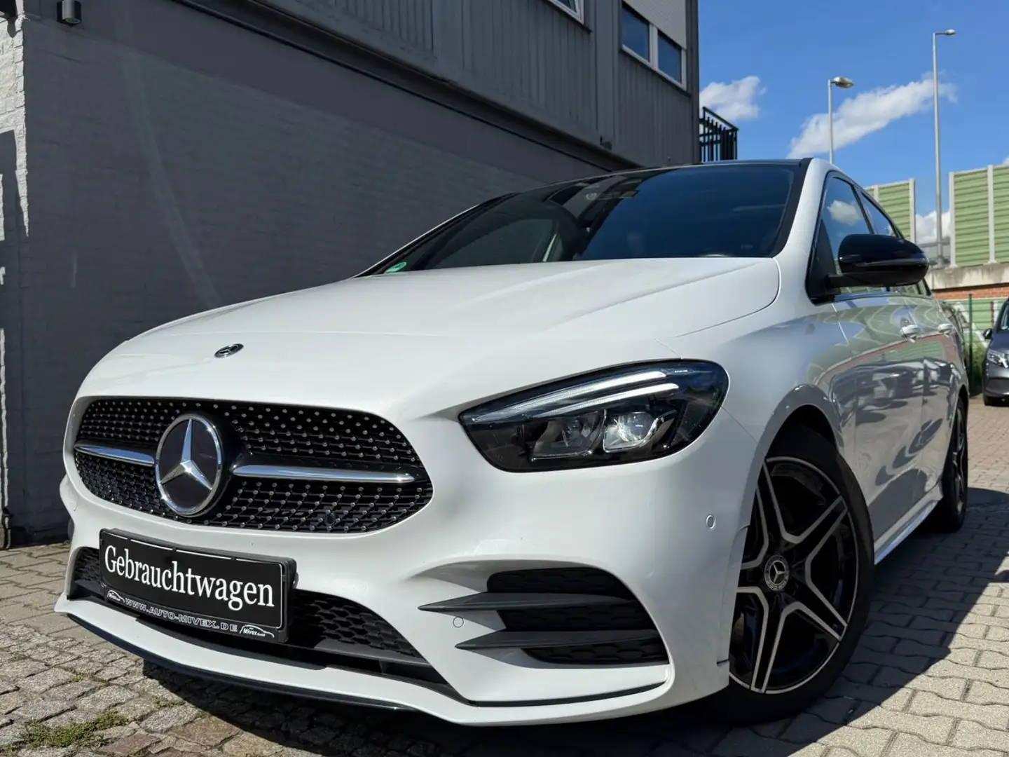 Mercedes-Benz B 220 Edition 19 AMG PANO NAVI LED Weiß - 1