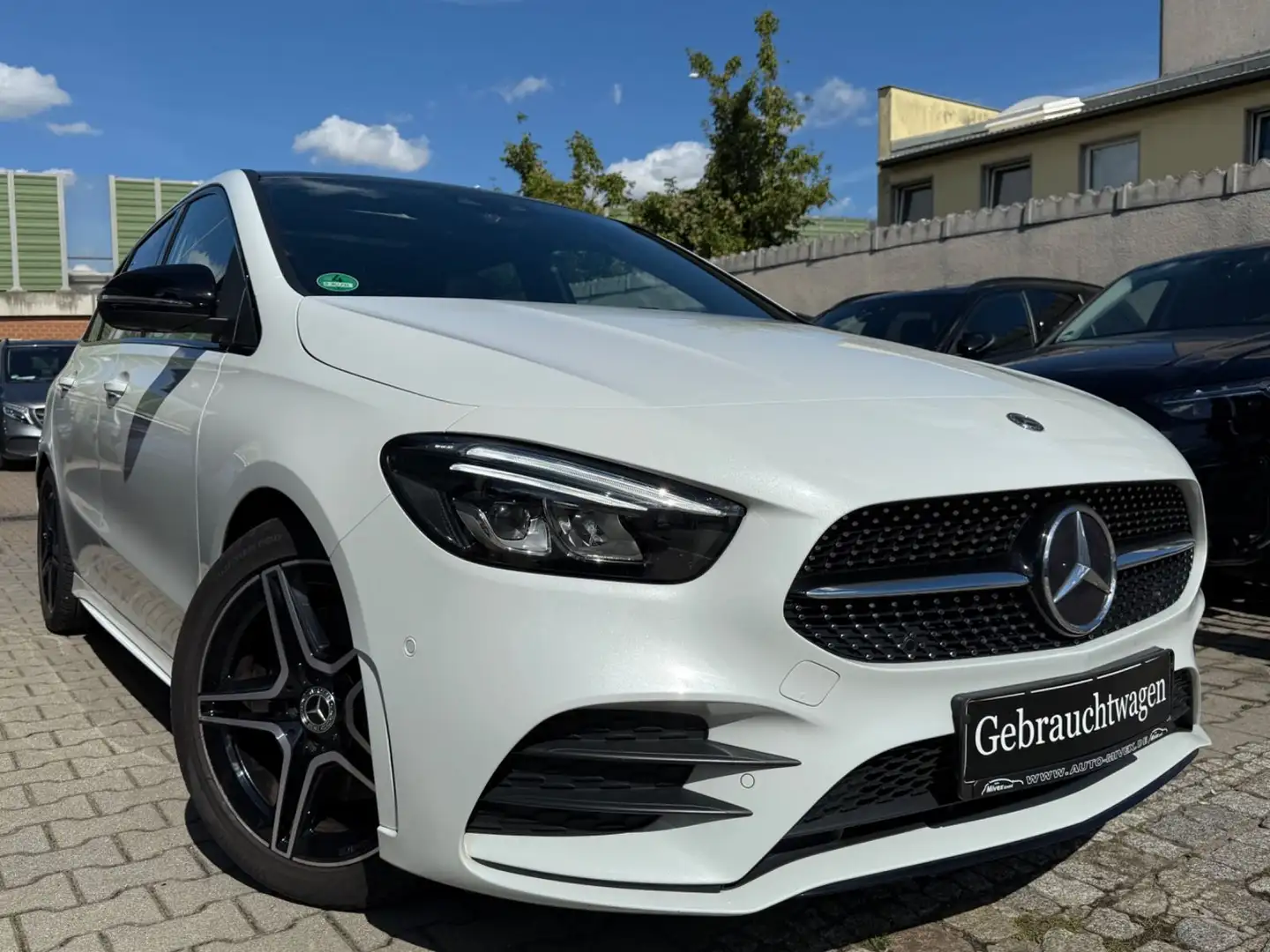 Mercedes-Benz B 220 Edition 19 AMG PANO NAVI LED Weiß - 2