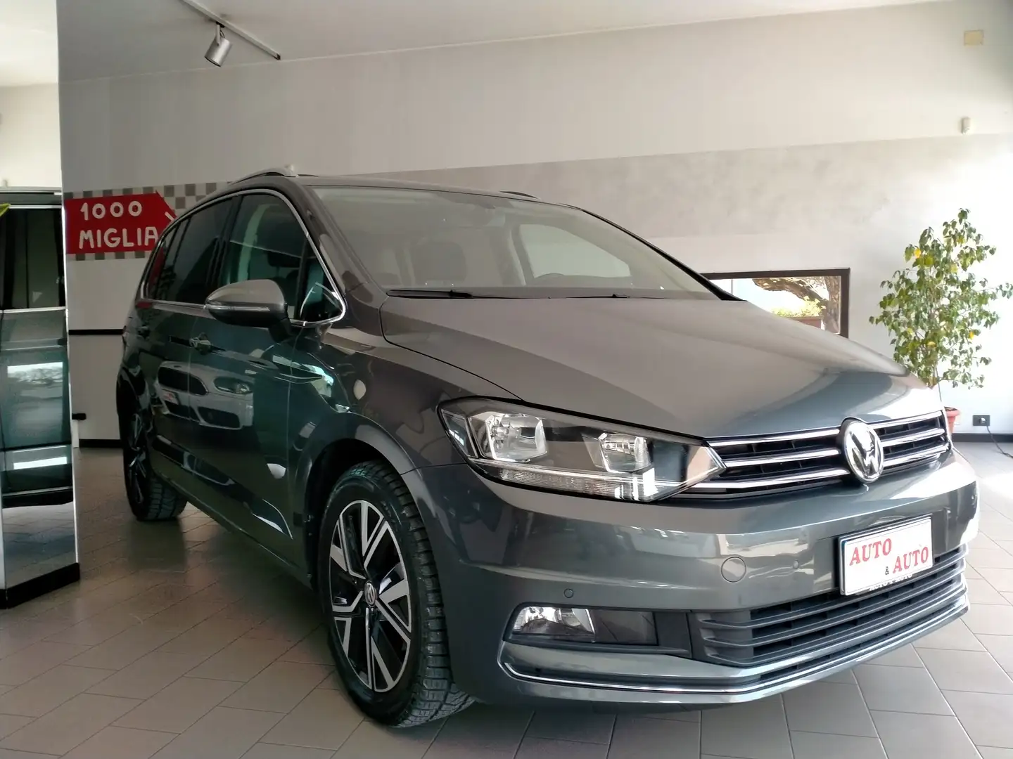 Volkswagen Touran 2.0TDI SCR EXECUTIVE DSG E6D TEMP TETTO APRIBILE Grigio - 1