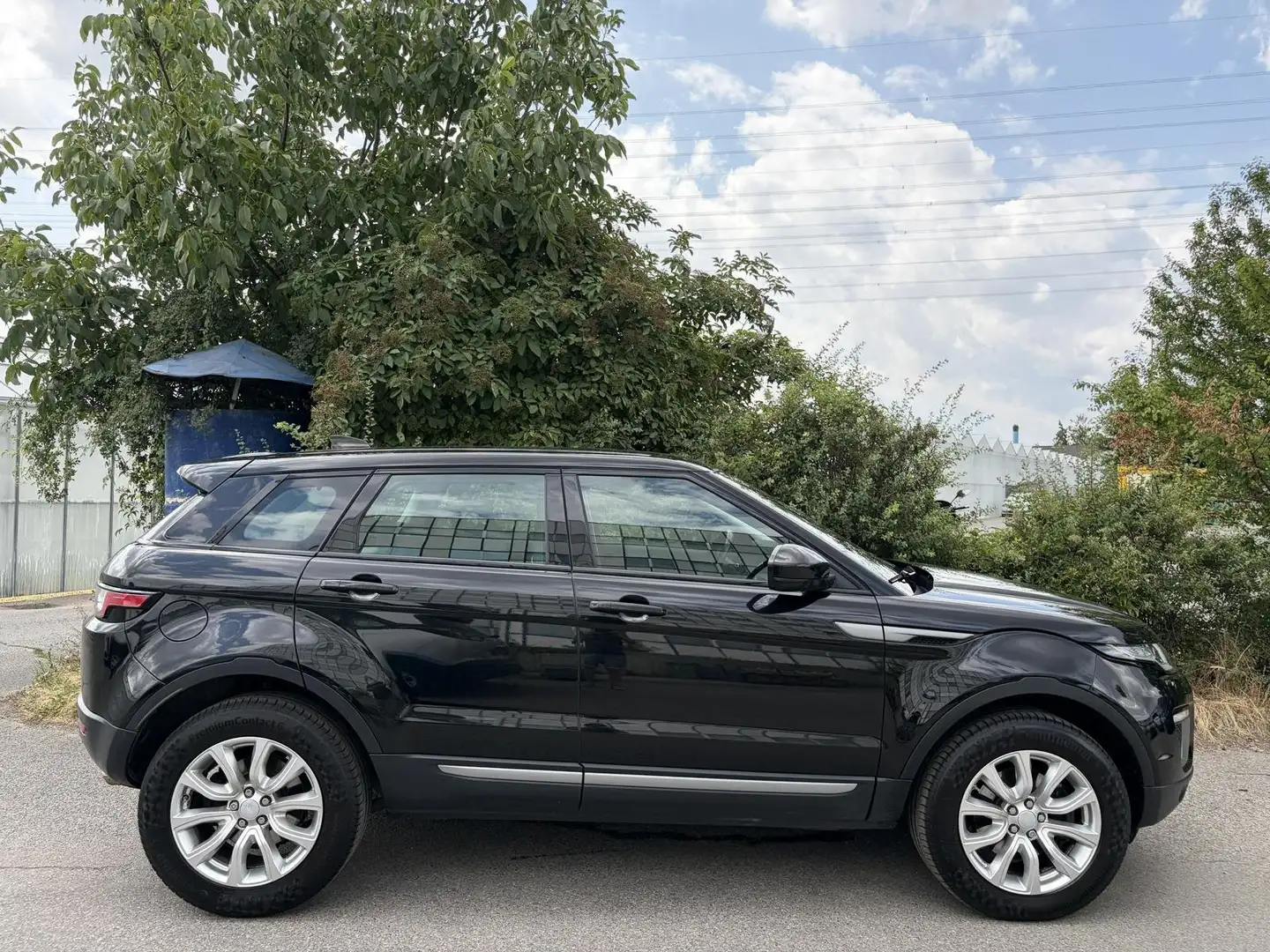 Land Rover Range Rover Evoque 2,0TD4 SE Allrad AHK 1.Besitz SR+WR Pickerl NEU Schwarz - 2