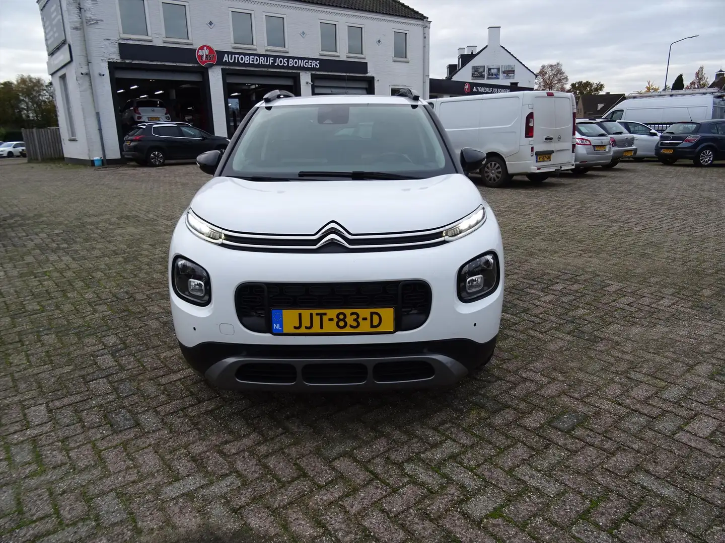 Citroen C3 Aircross 1.2 PureTech 110pk S&S Shine Wit - 2