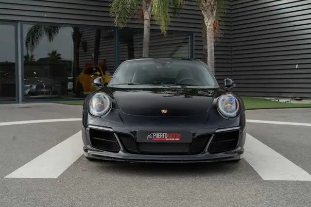 Porsche 911 view 2