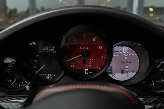 Porsche 911 view 9