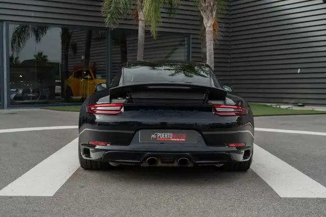 Porsche 911 view 5