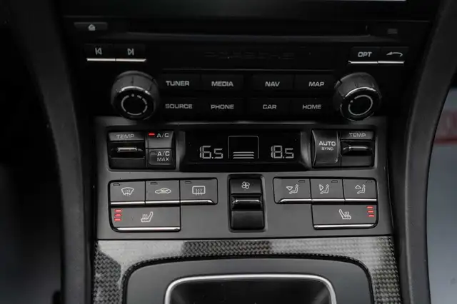 Porsche 911 view 12