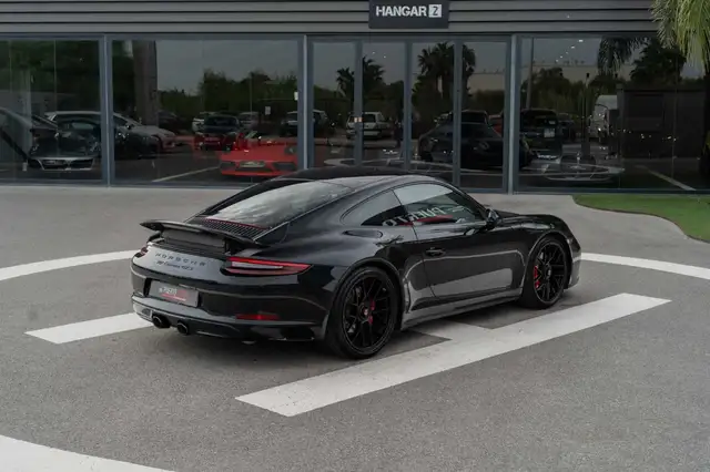 Porsche 911 view 6